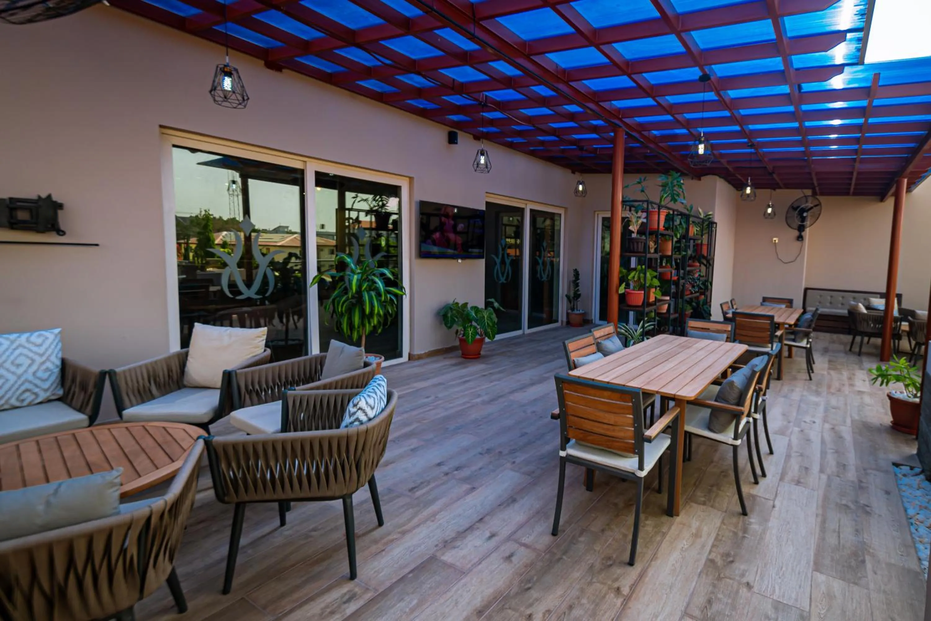 Restaurant/places to eat in Wali's Suites