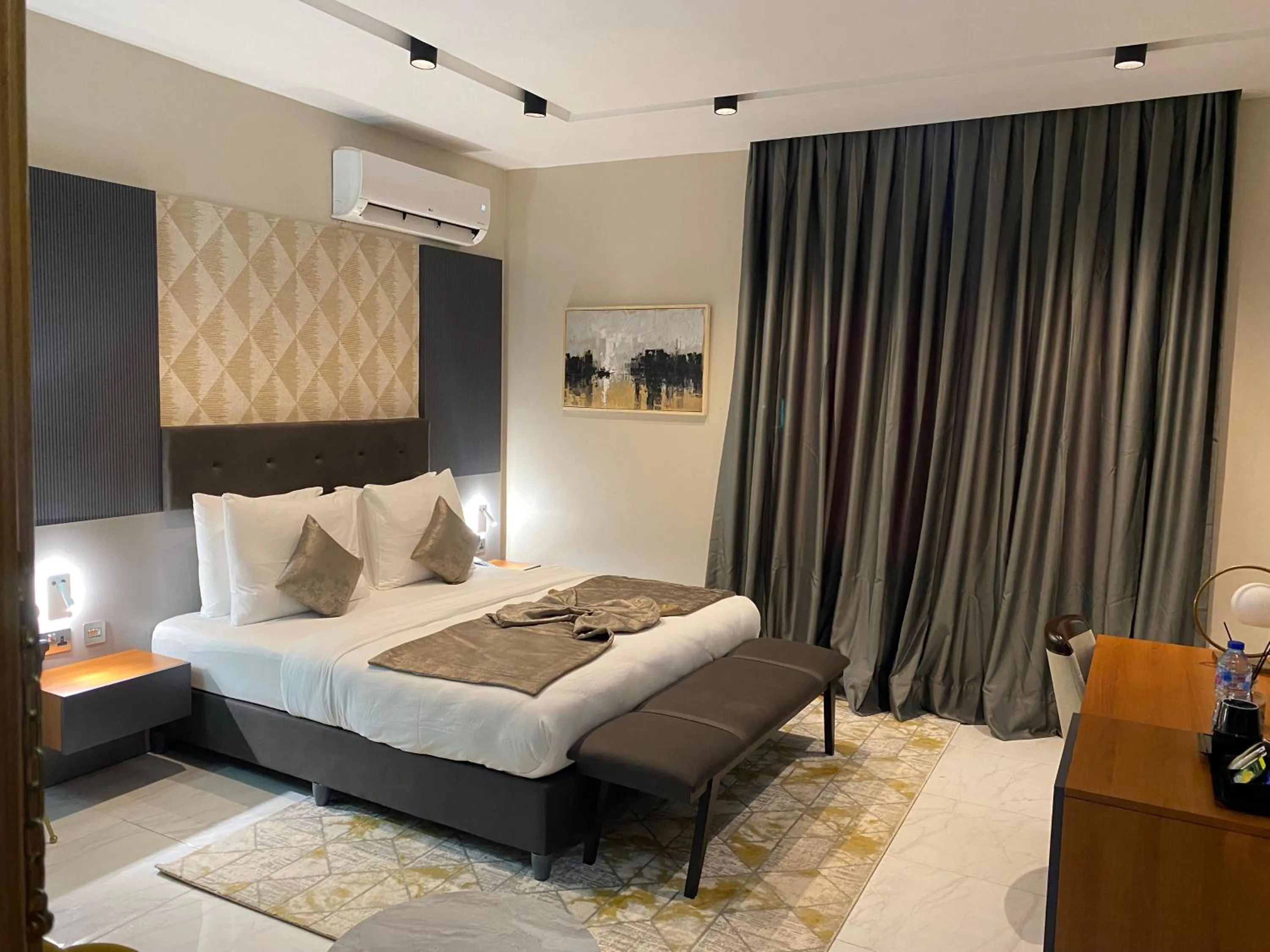 Photo of the whole room in Wali's Suites