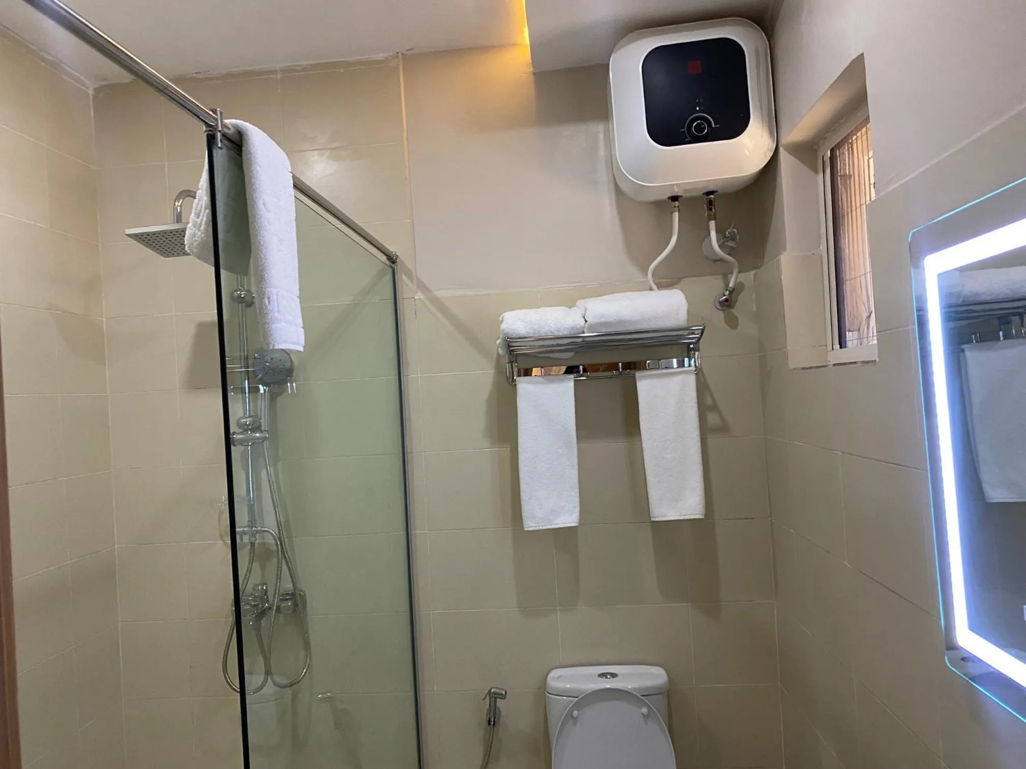 Shower in Wali's Suites