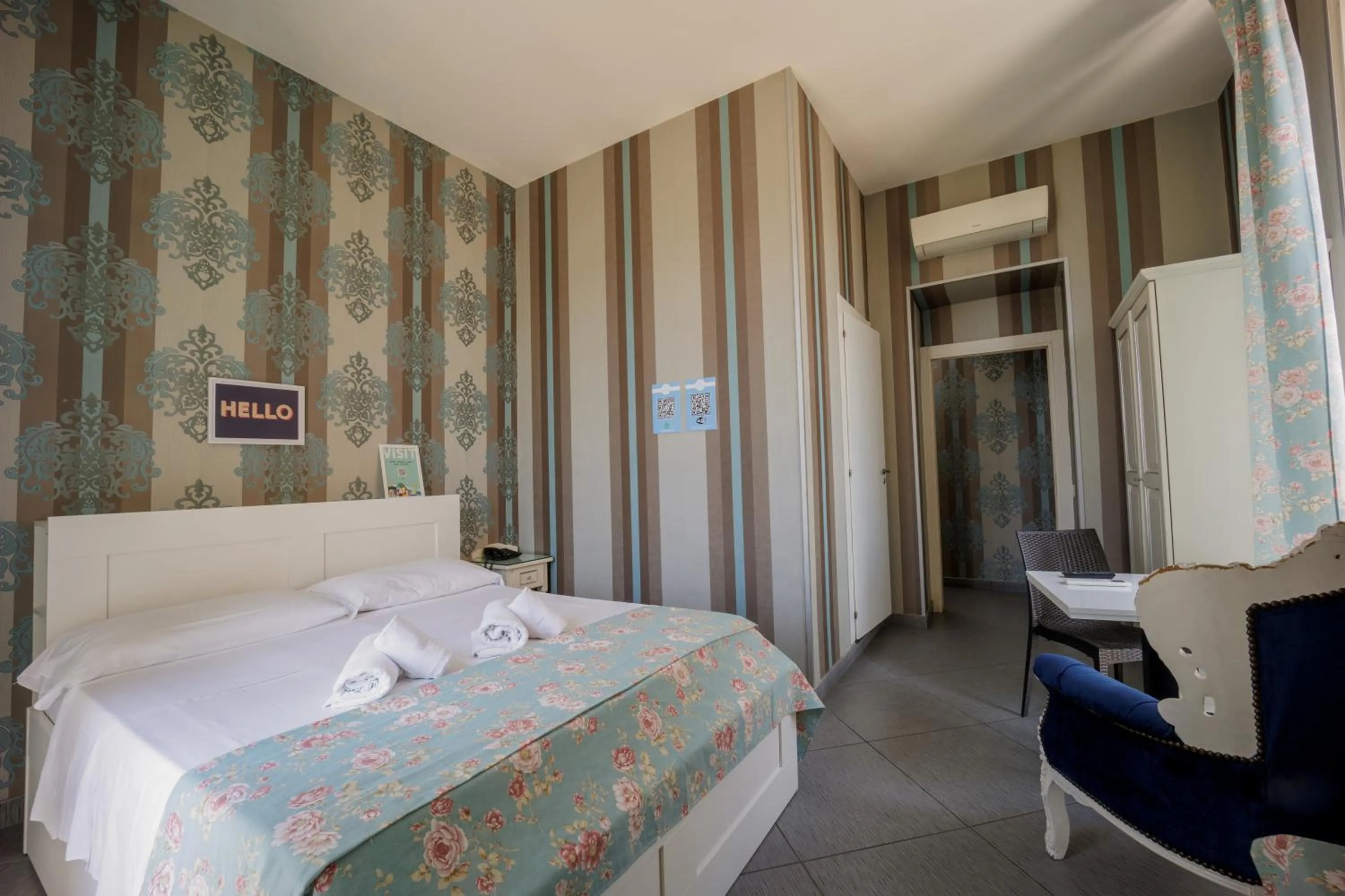 Photo of the whole room in New Sayonara