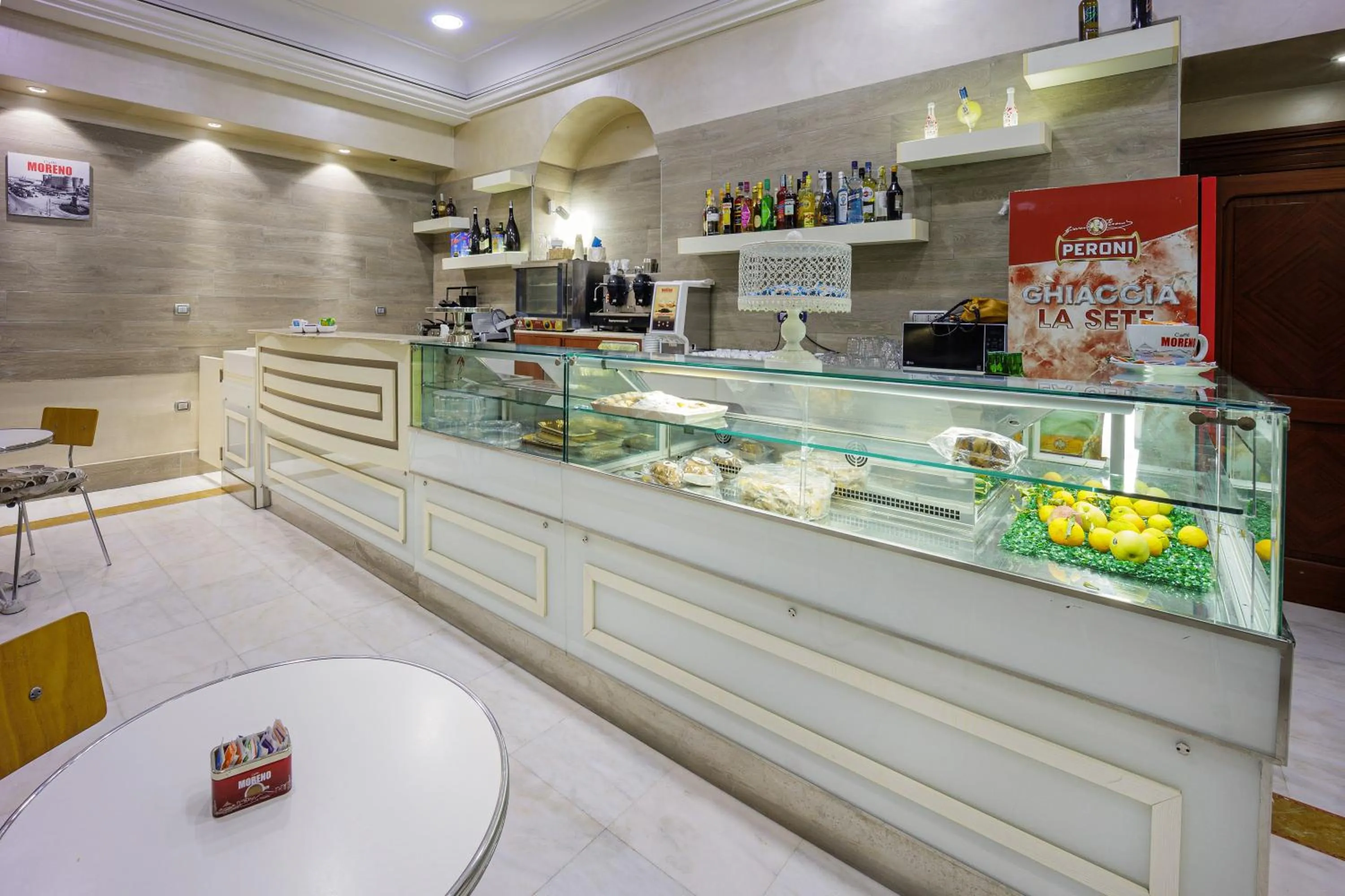 Buffet breakfast in New Sayonara