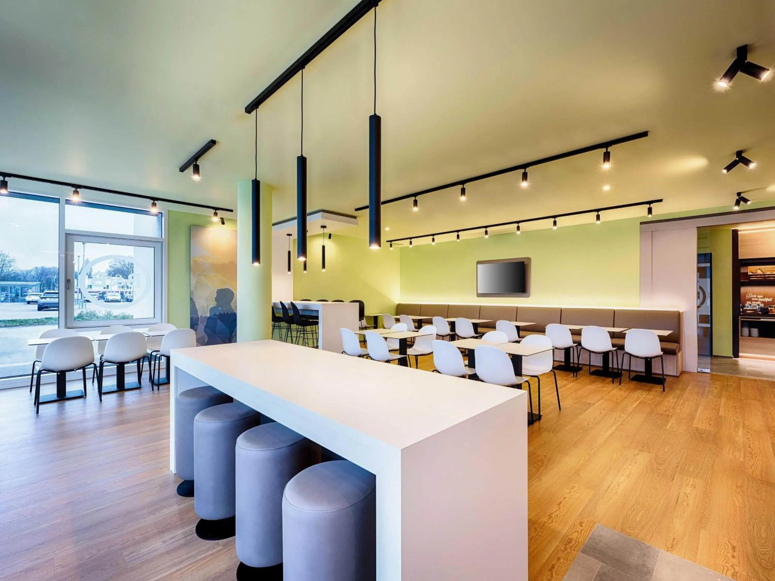 Lounge or bar in B&B Hotel Kehl