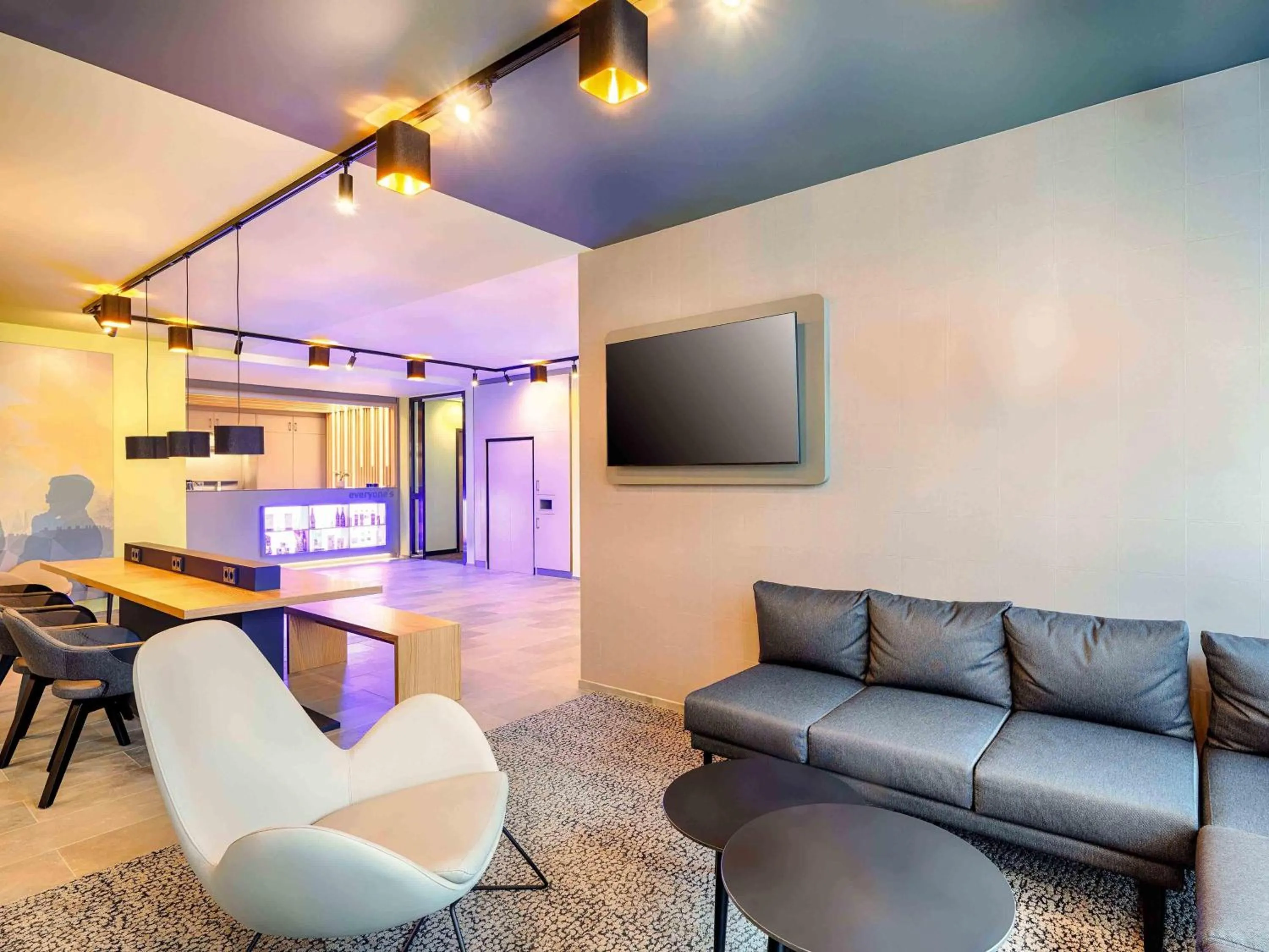 Lobby or reception in B&B Hotel Kehl