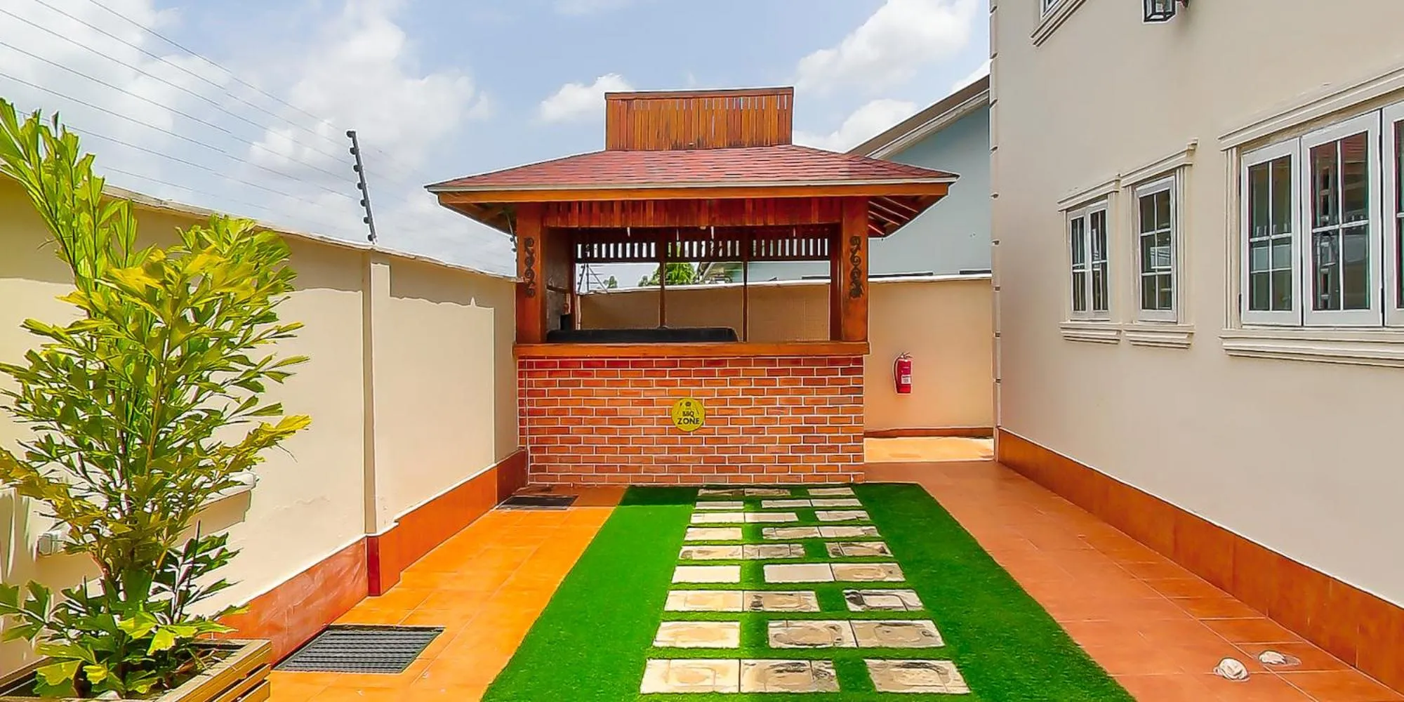 Restaurant/places to eat in Maya Villa