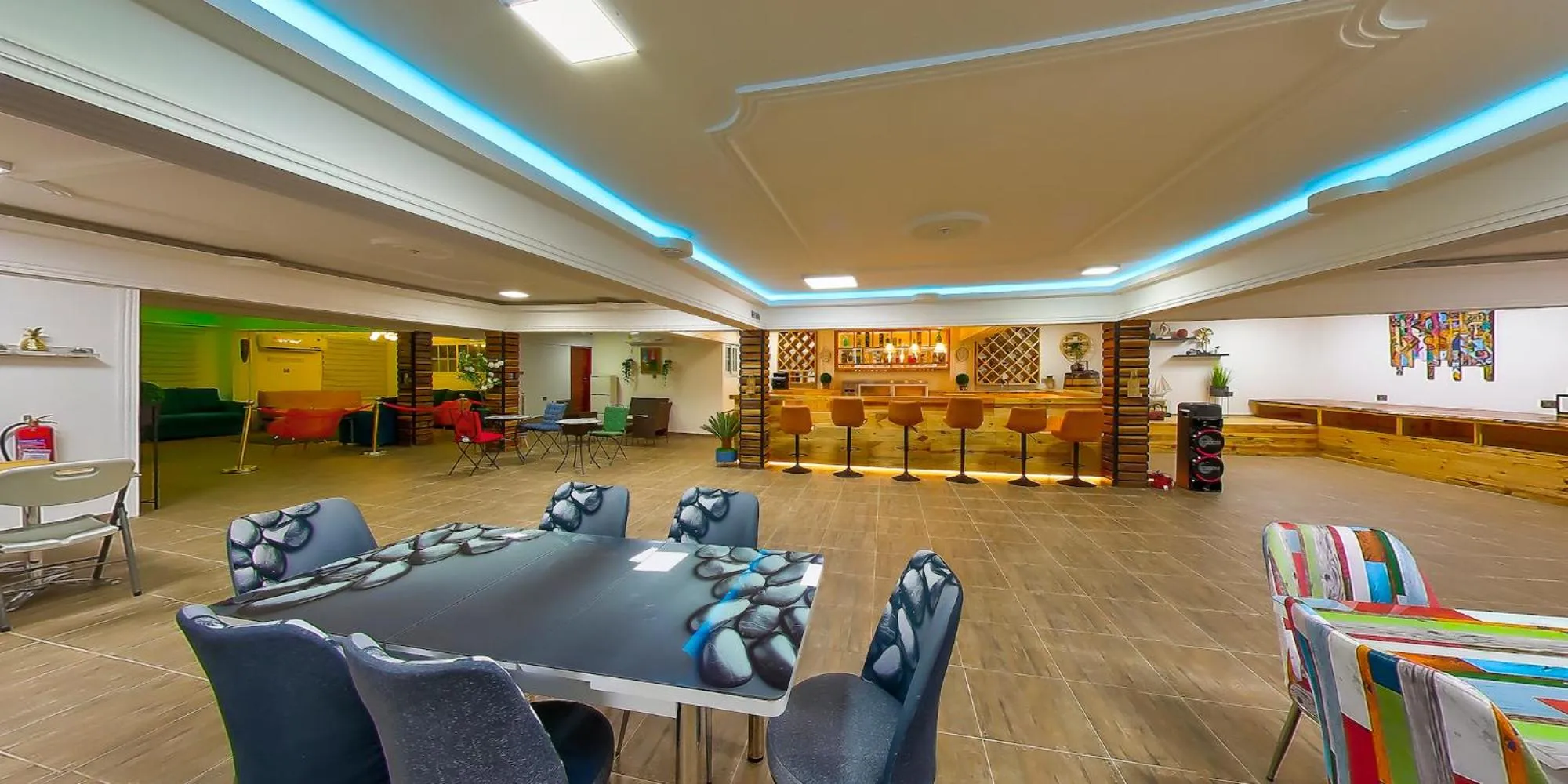 Restaurant/places to eat in Maya Villa