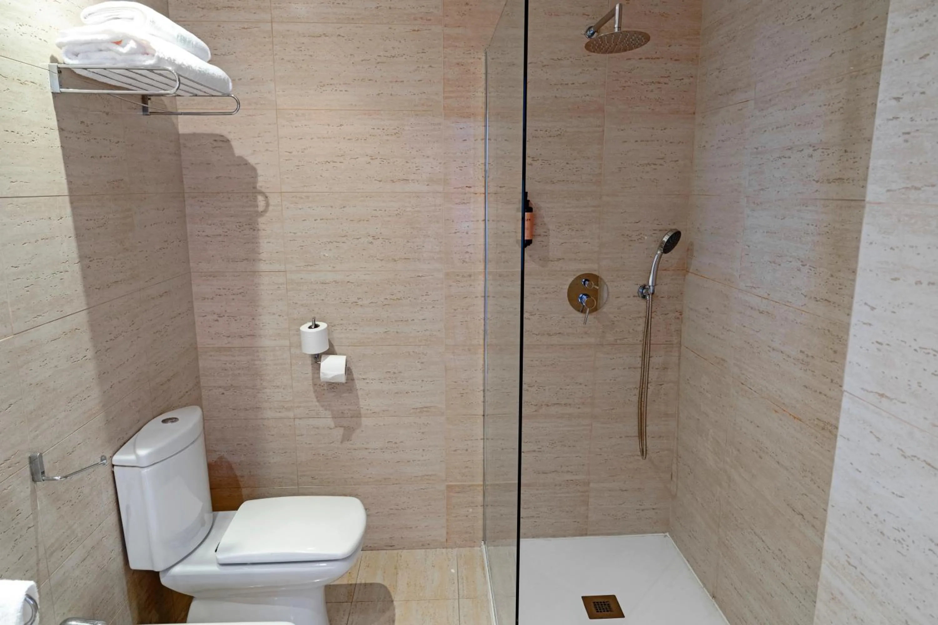 Shower in Hotel Faranda Marsol Candas, Ascend Hotel Collection