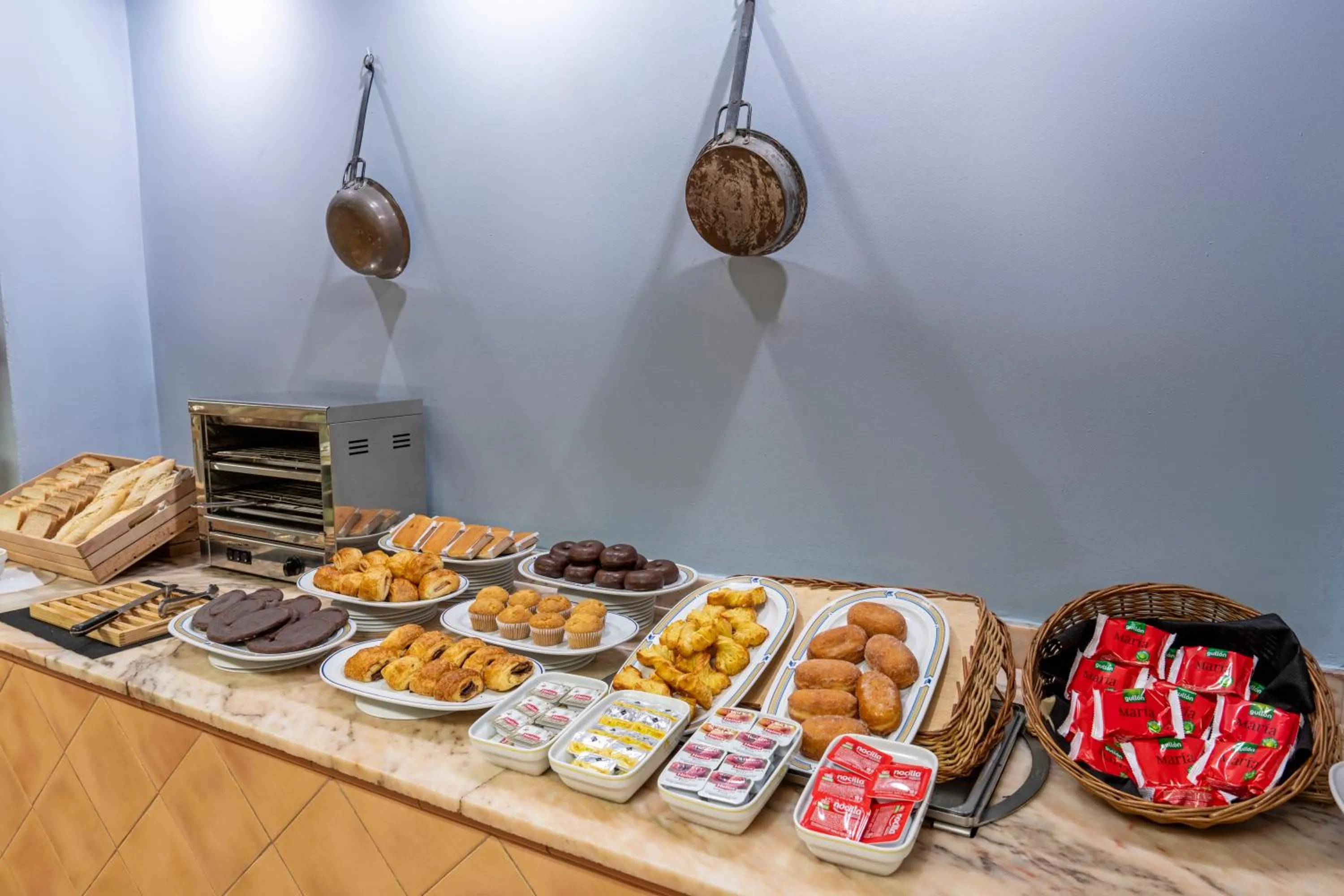 Buffet breakfast in Hotel Faranda Alisas Santander, Ascend Hotel Collection