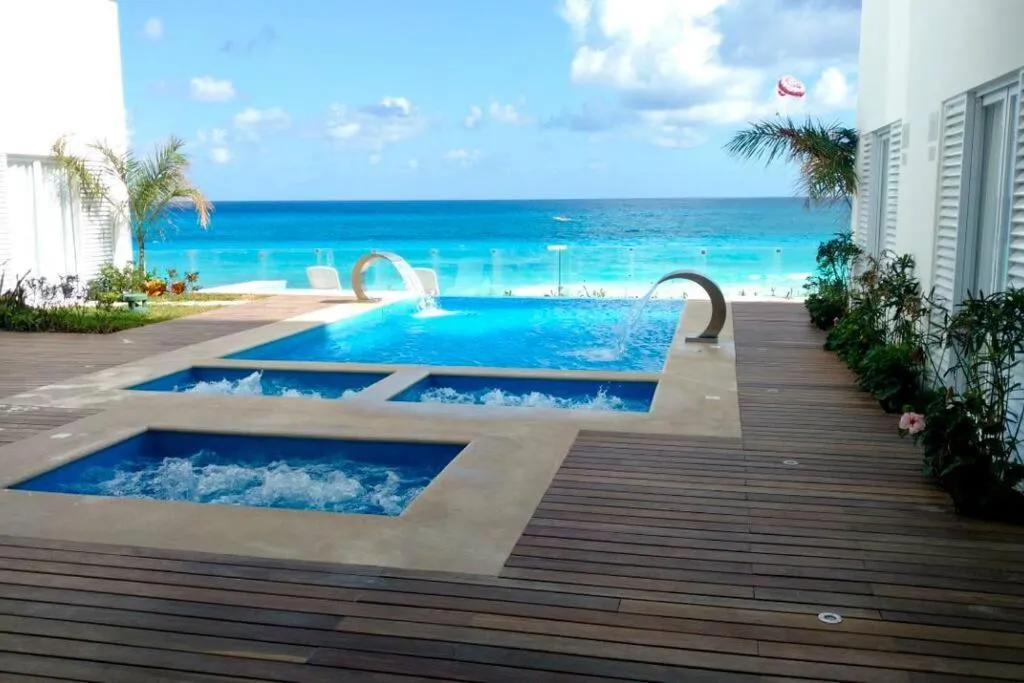 Natural landscape in Estudio 4 sobre playa, alberca, gimnasio, jacuzzi