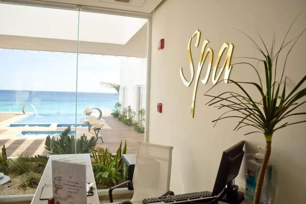 Natural landscape in Estudio 4 sobre playa, alberca, gimnasio, jacuzzi