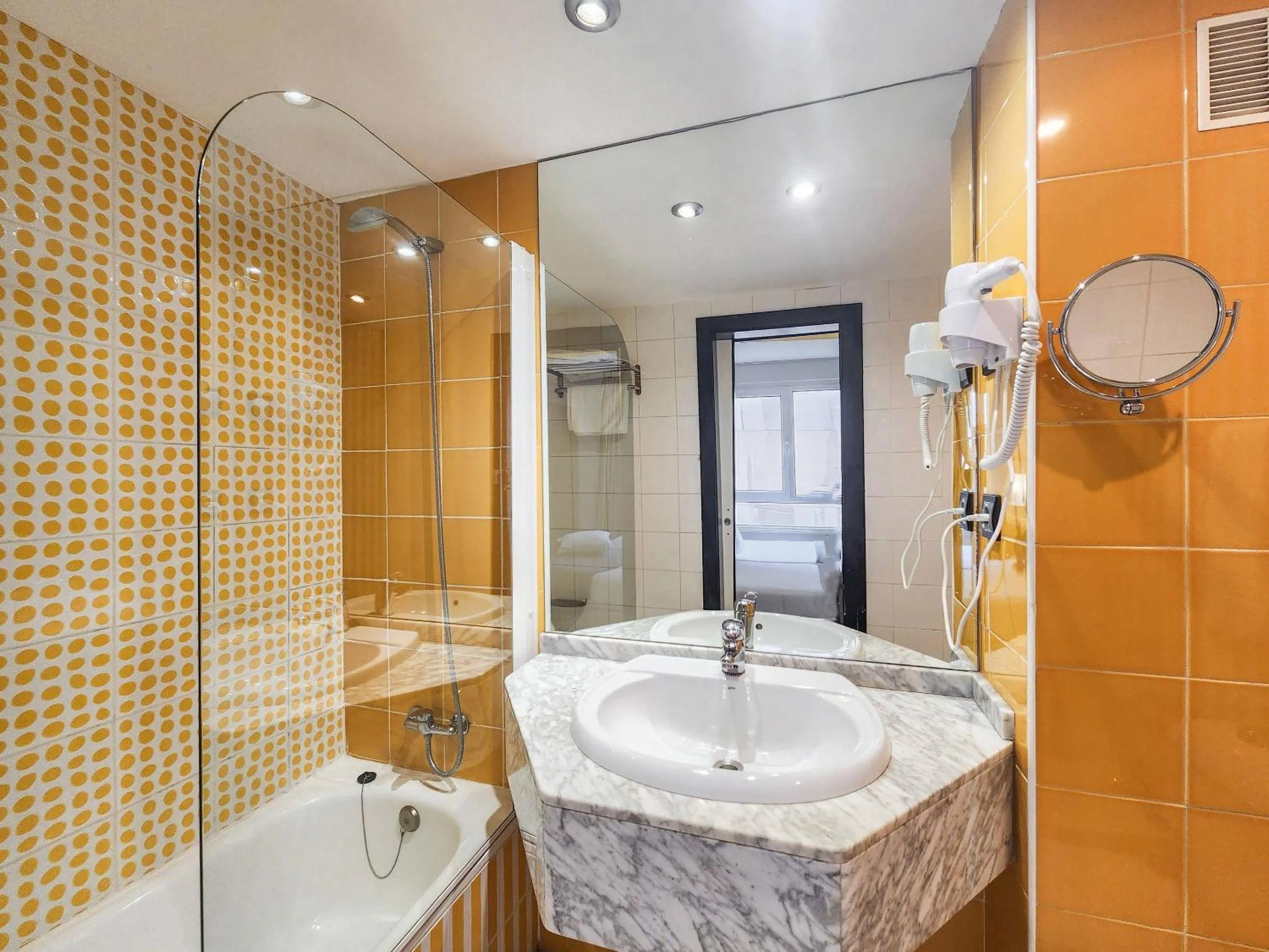 Bedroom in Hotel Faranda Pathos Gijón, Ascend Hotel Collection