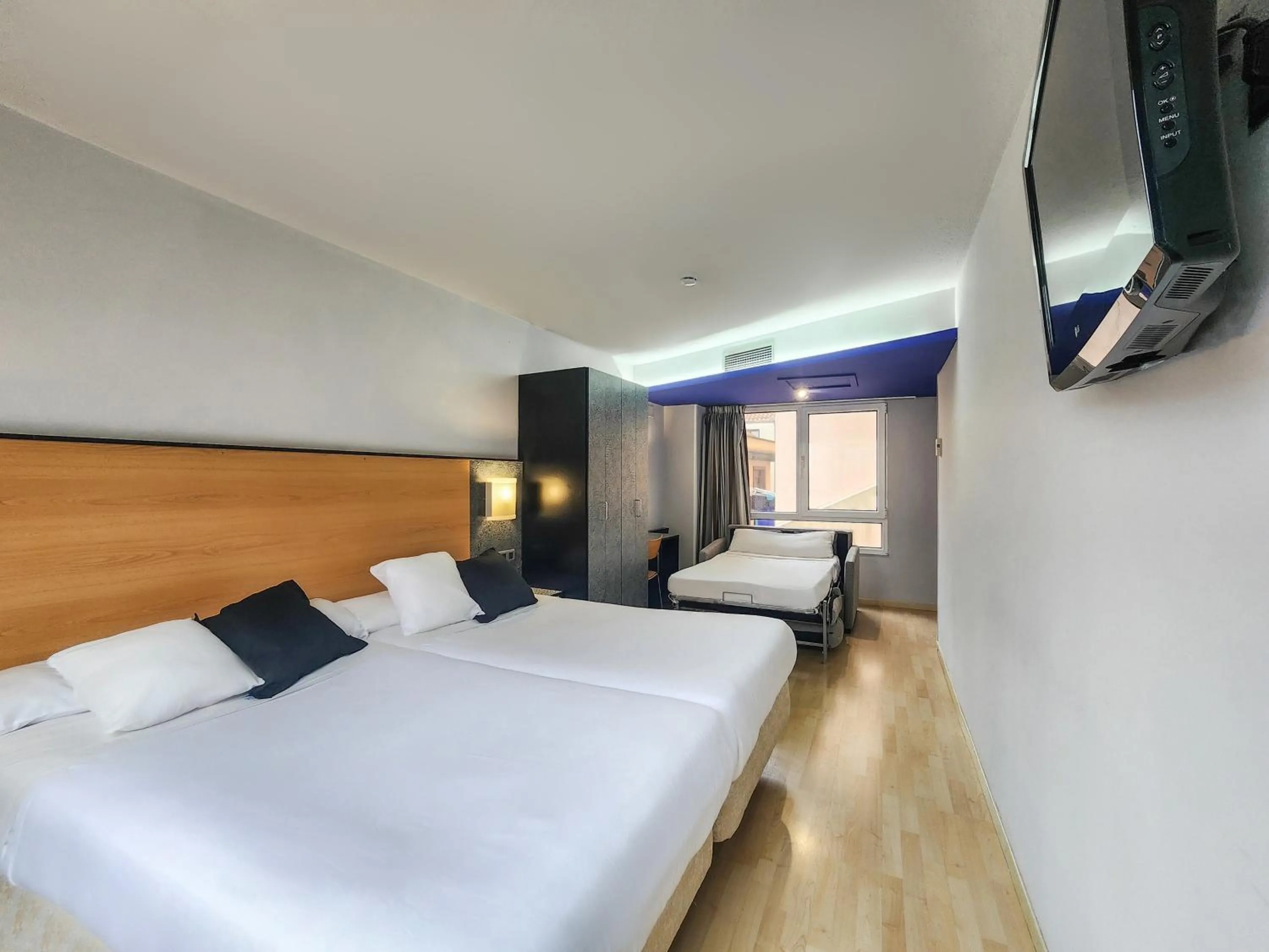 TV and multimedia in Hotel Faranda Pathos Gijón, Ascend Hotel Collection