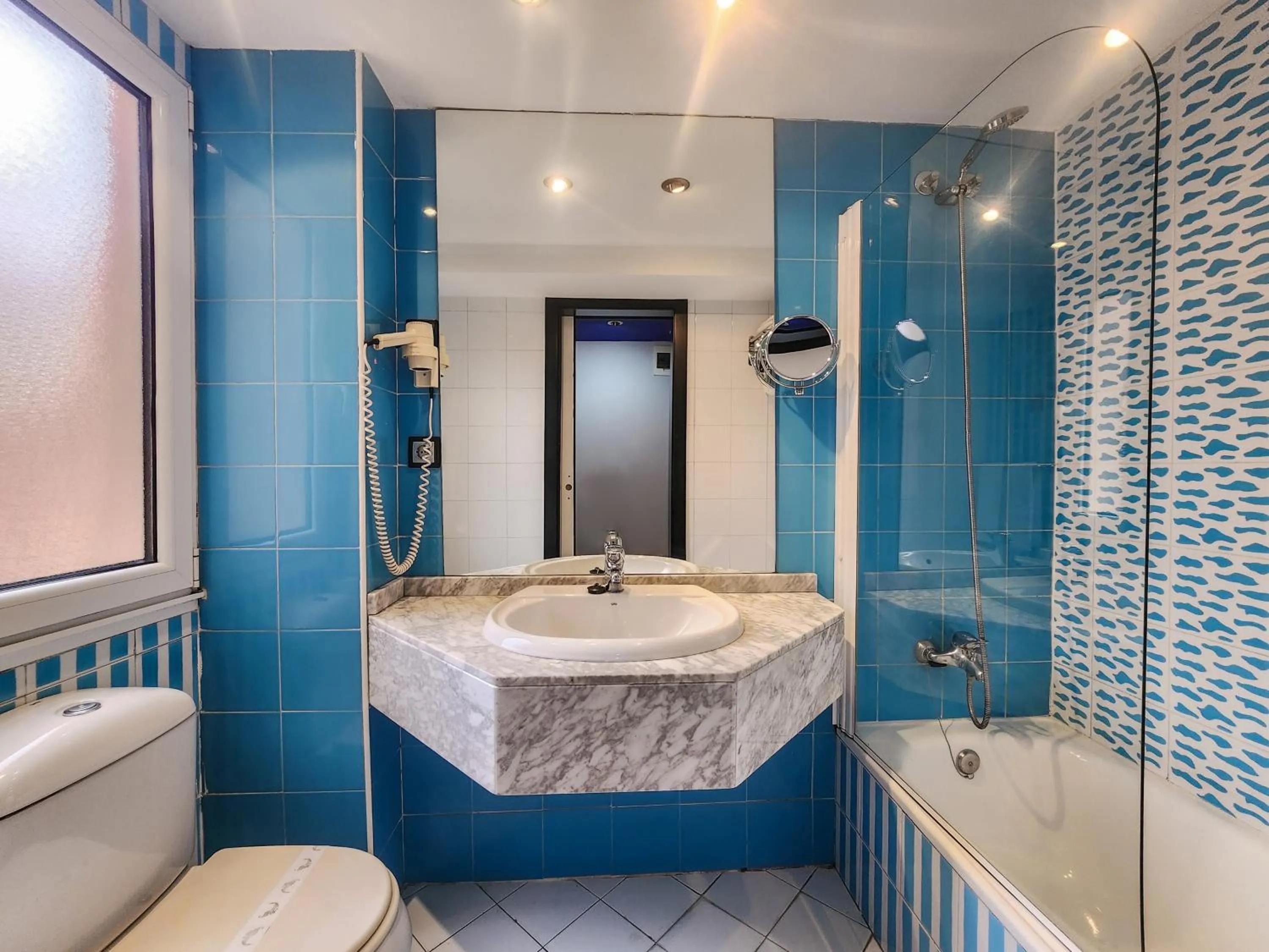 Shower in Hotel Faranda Pathos Gijón, Ascend Hotel Collection