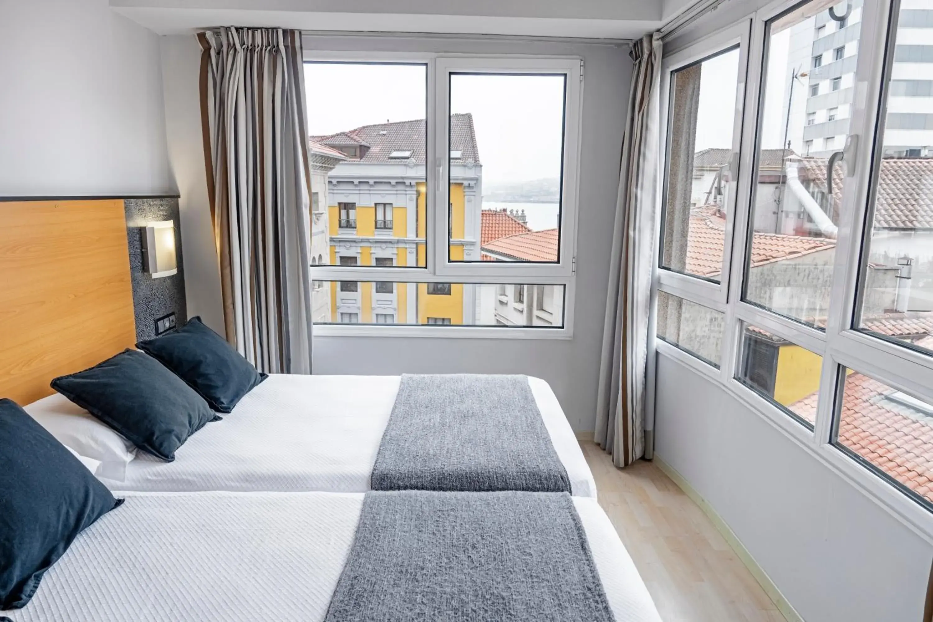 2 single beds in Hotel Faranda Pathos Gijón, Ascend Hotel Collection 2 single beds in Hotel Faranda Pathos Gijón, Ascend Hotel Collection