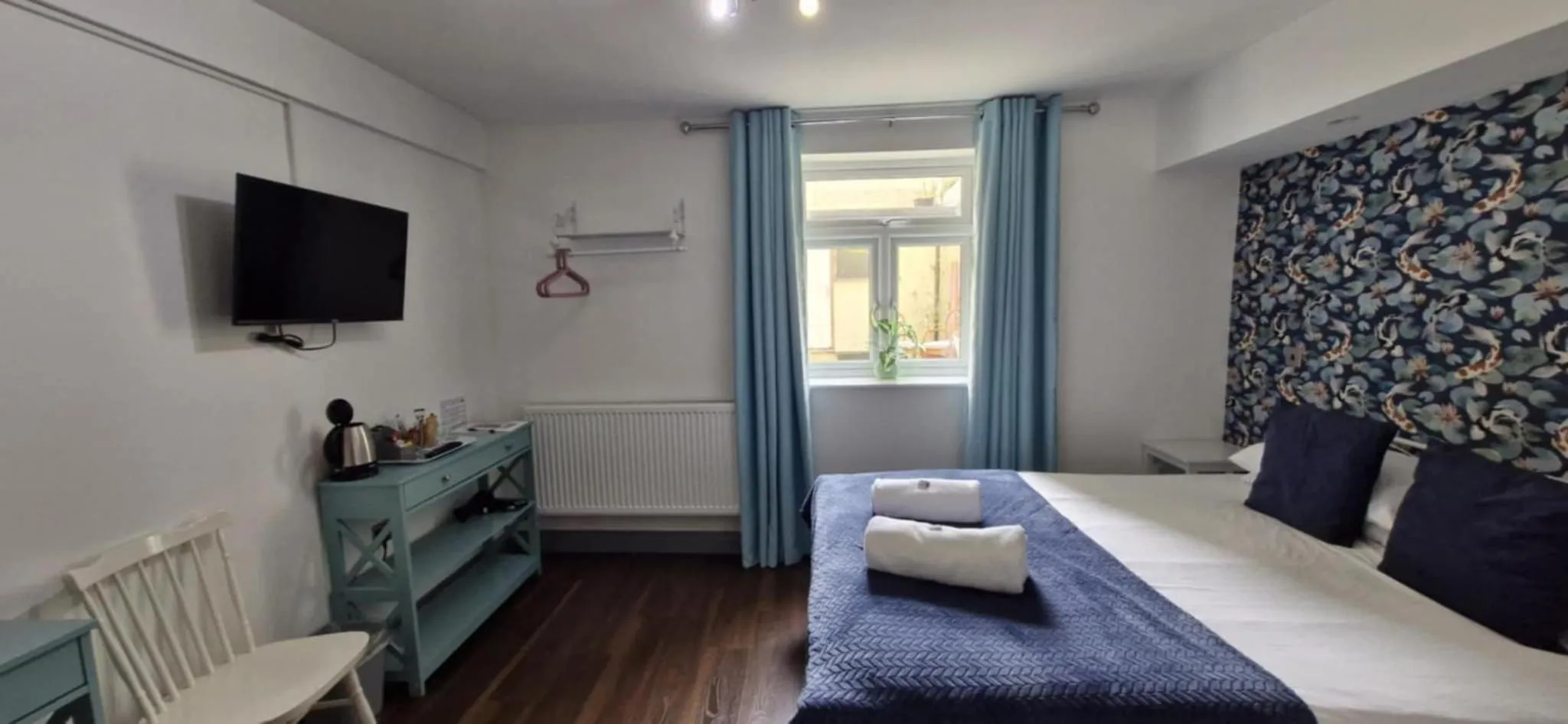 Bedroom, Bed in LilyRose Hotel