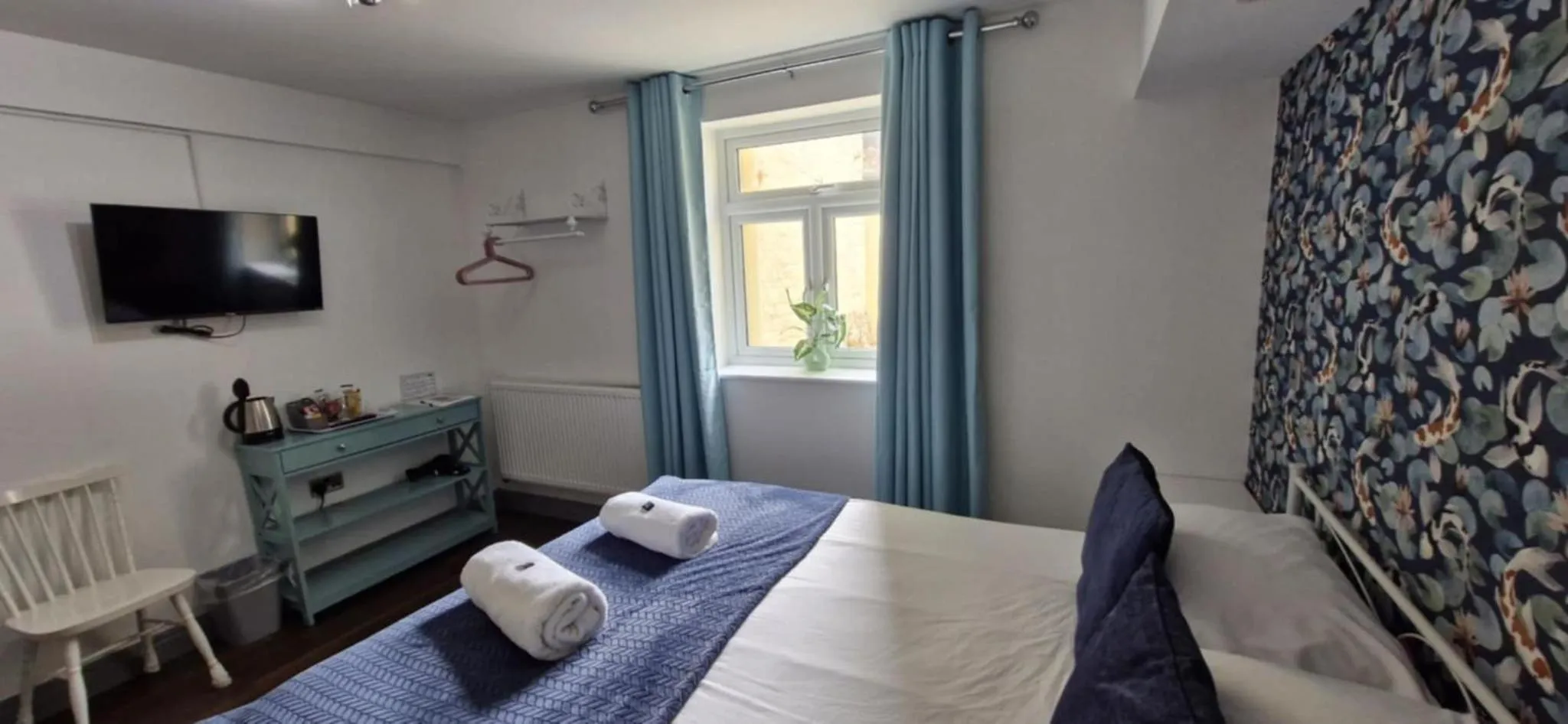 Bedroom, Bed in LilyRose Hotel