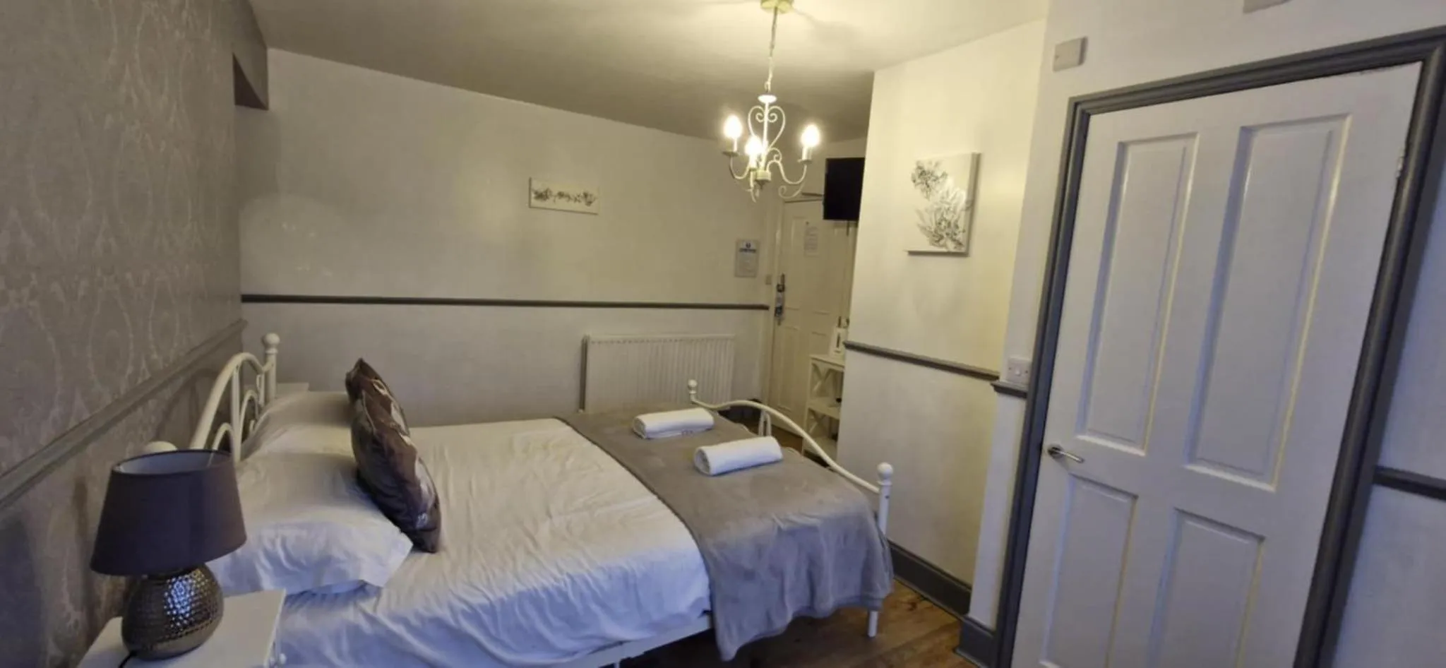 Bedroom, Bed in LilyRose Hotel