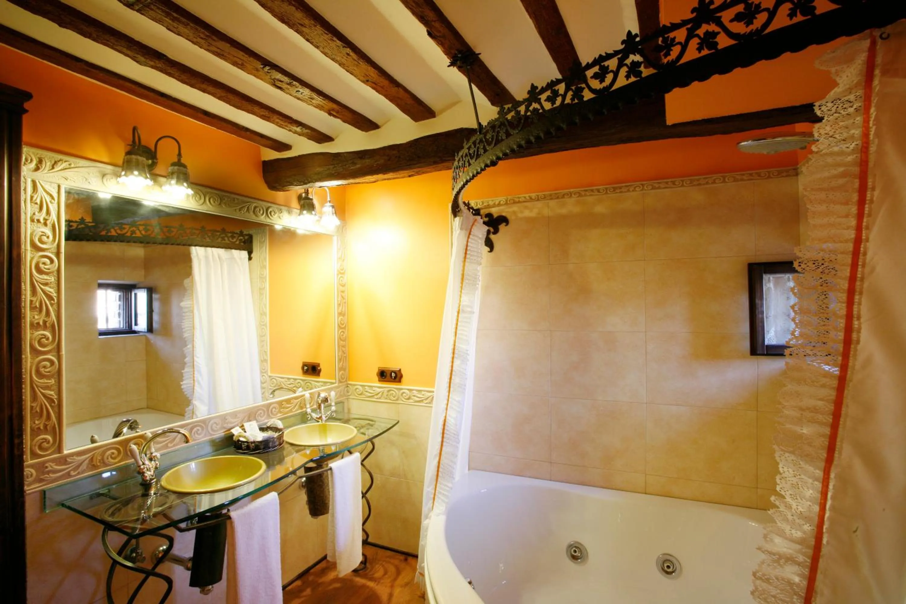 Hot Tub in Hotel Boutique Real Casona De Las Amas