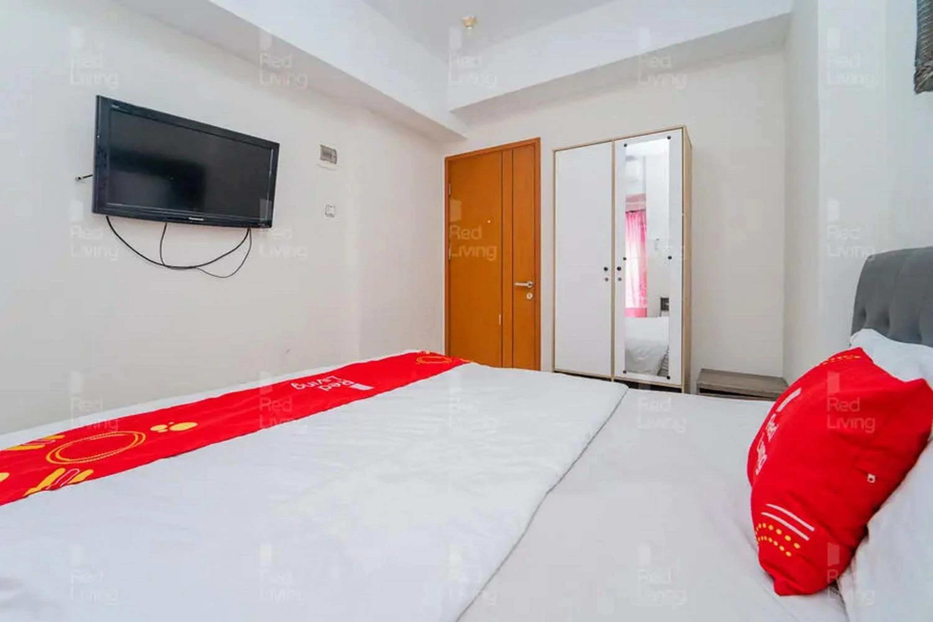Bedroom, Bed in RedLiving Apartemen Green Lake View Cimanggis - WIN Property