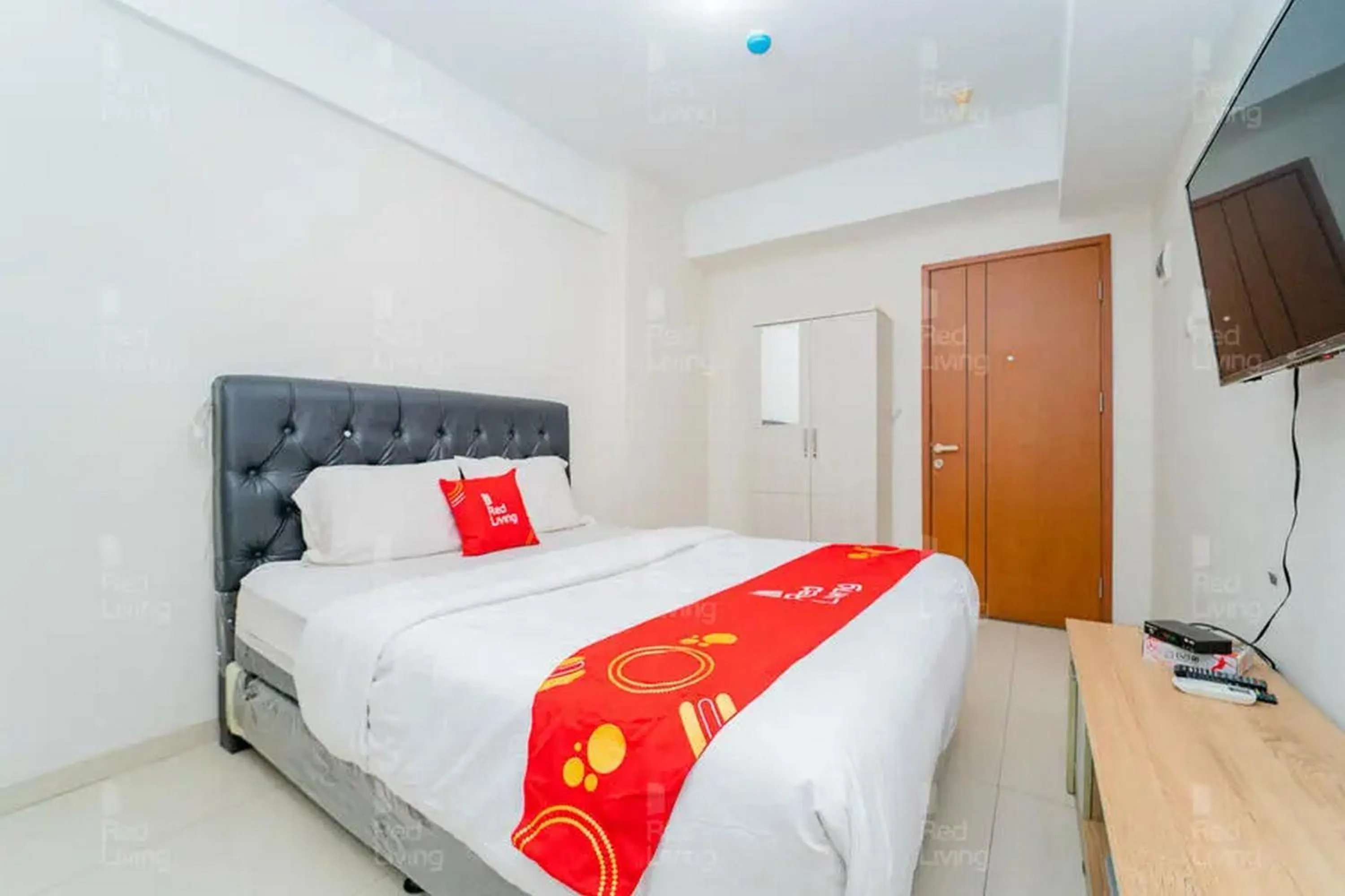 Bed in RedLiving Apartemen Green Lake View Cimanggis - WIN Property