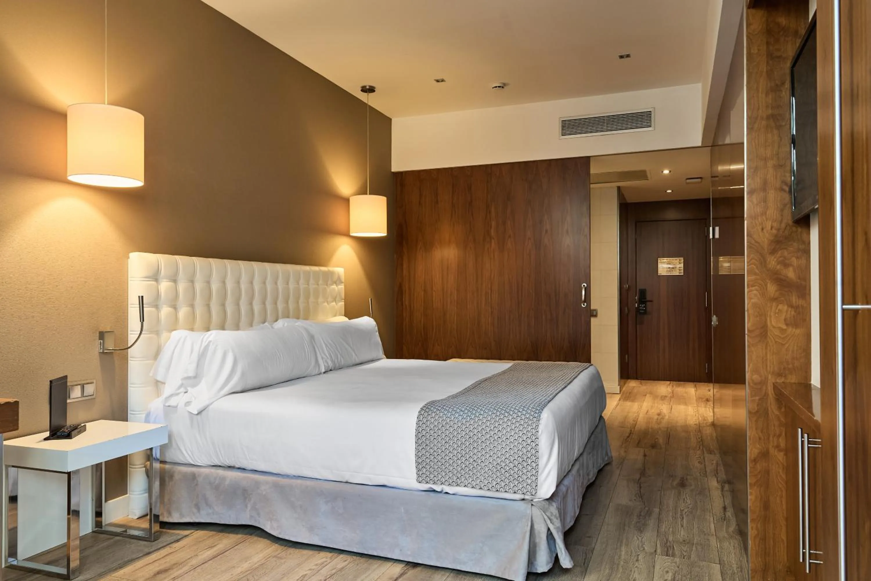 Bed in Catalonia Ramblas 4* Sup