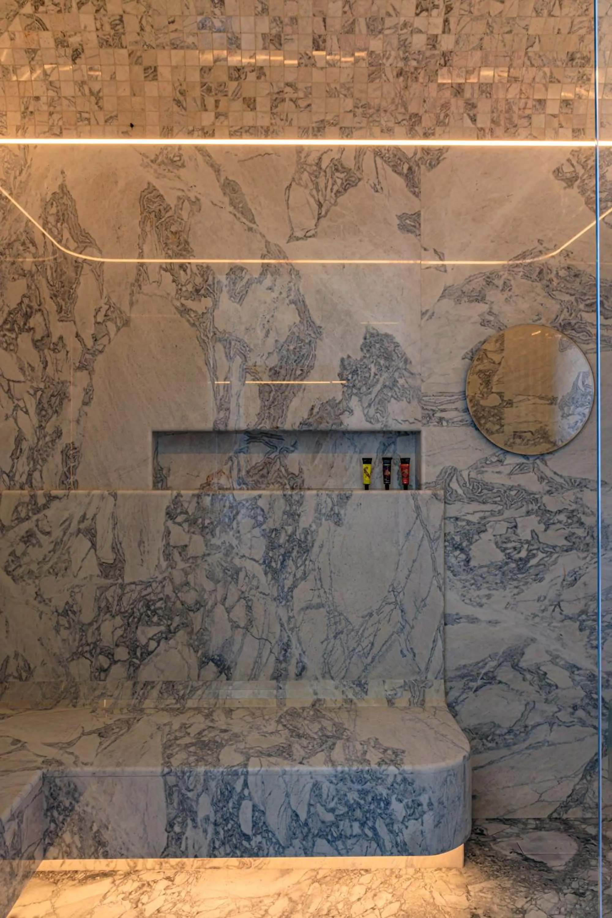 Shower in Seven Visions Resort and Places, the Dvin