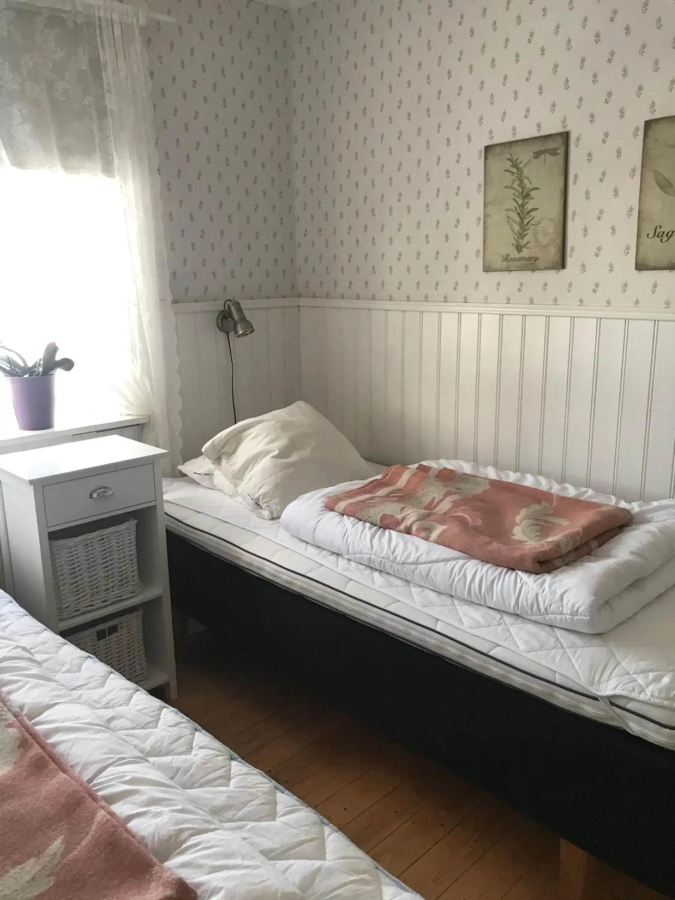 Small Twin Room in Karaby Gård, Country Living Small Twin Room in Karaby Gård, Country Living