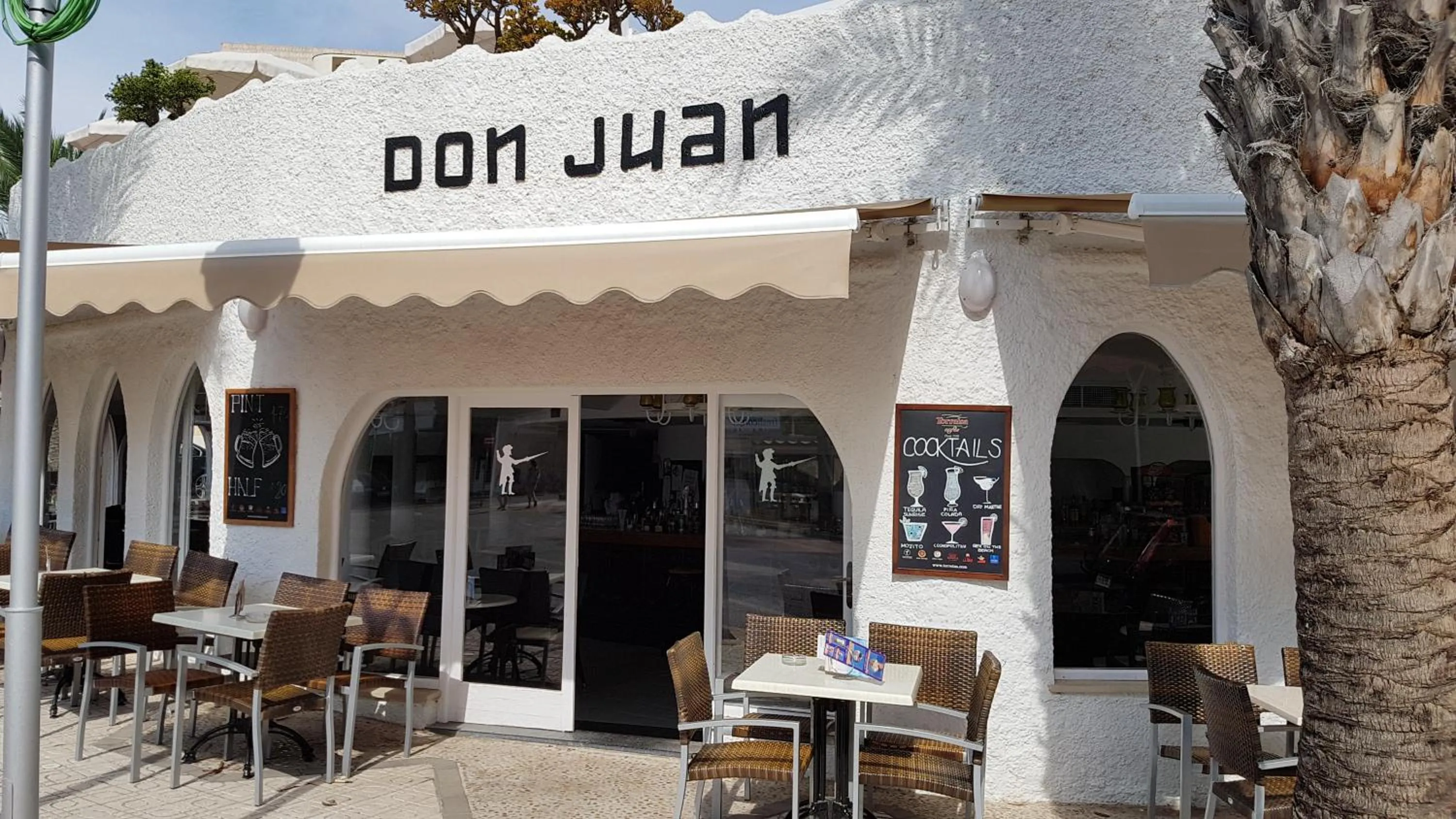 Lounge or bar in Stil Bonsai