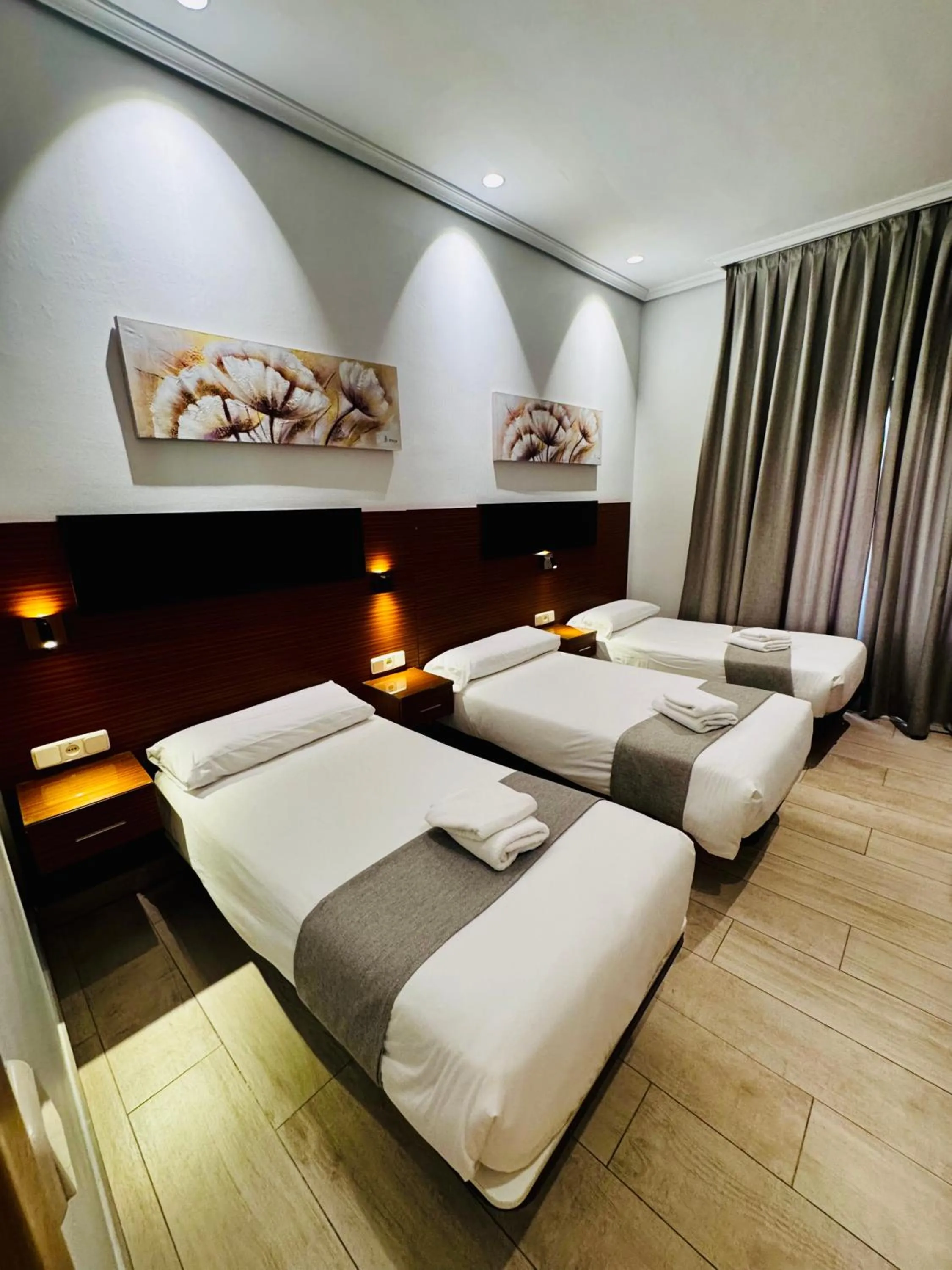 Photo of the whole room, Bed in Hostal Cervelo