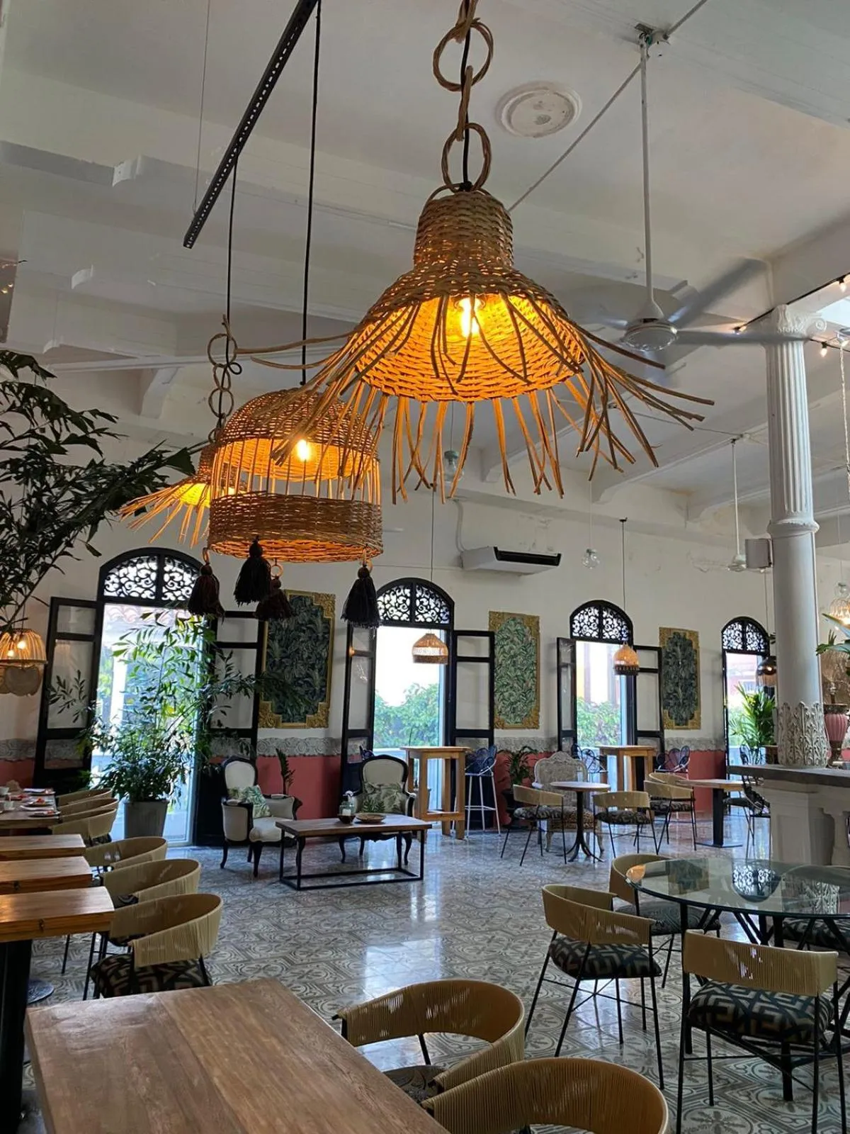 Restaurant/places to eat in Al Alma Apart-Suites