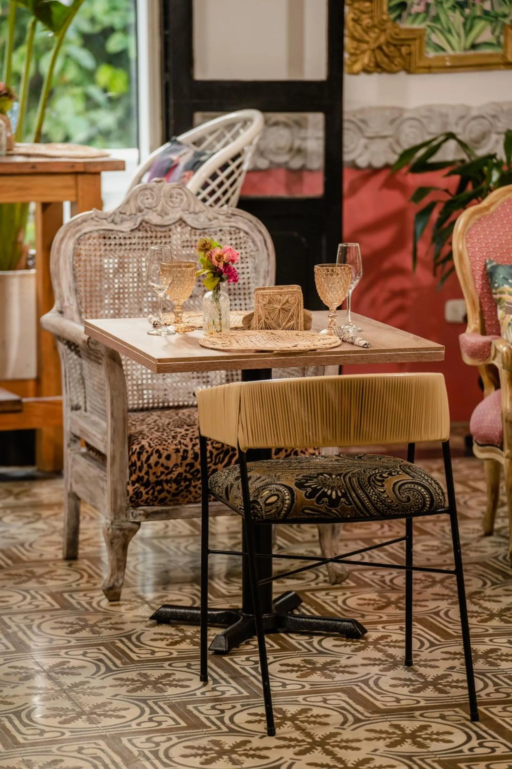 Restaurant/places to eat in Al Alma Apart-Suites