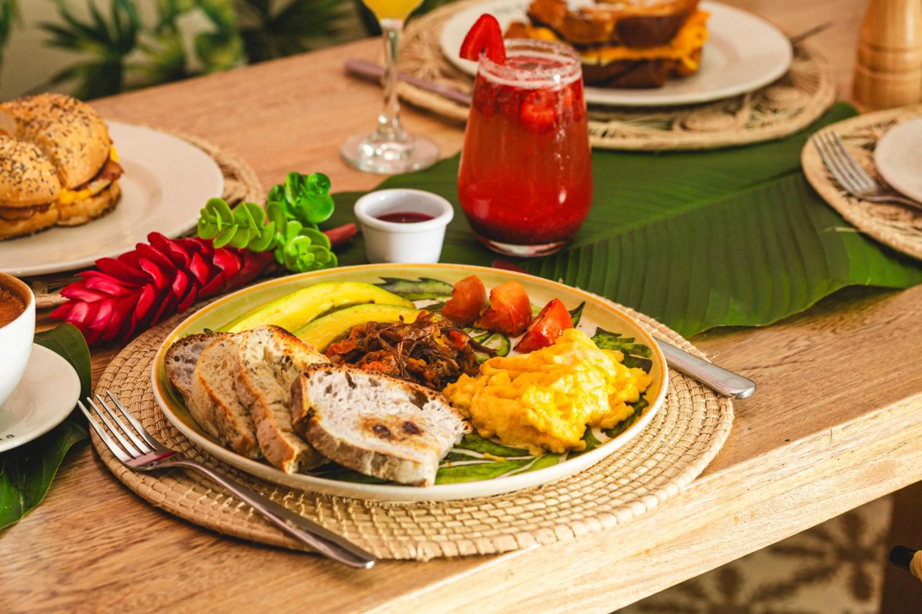 Restaurant/places to eat in Al Alma Apart-Suites