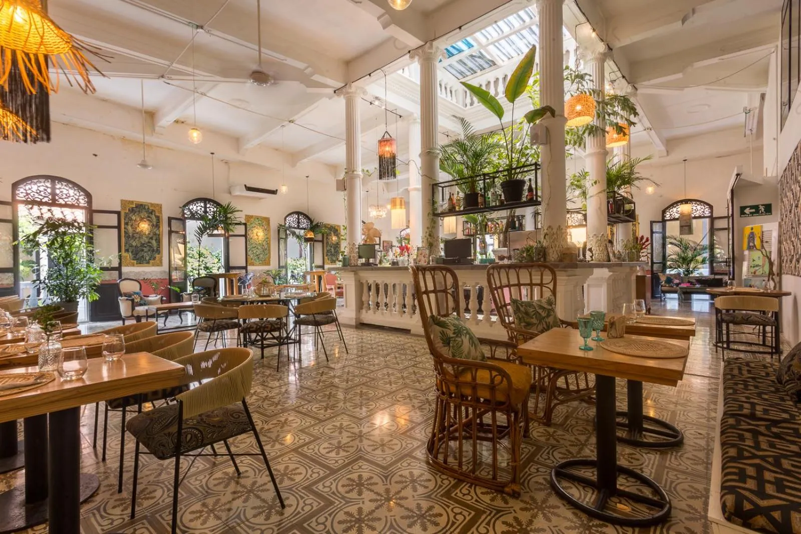 Restaurant/places to eat in Al Alma Apart-Suites