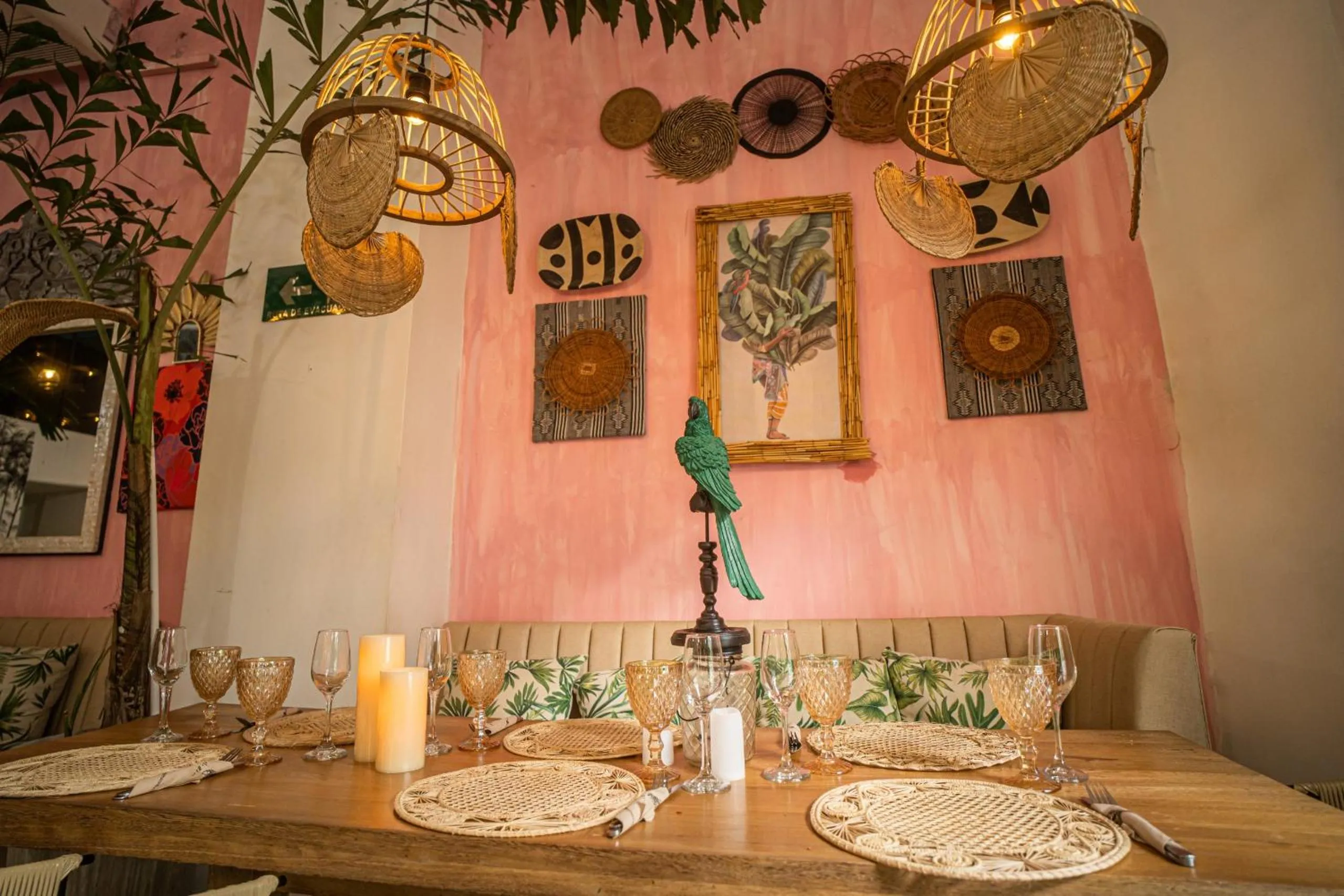 Restaurant/places to eat in Al Alma Apart-Suites