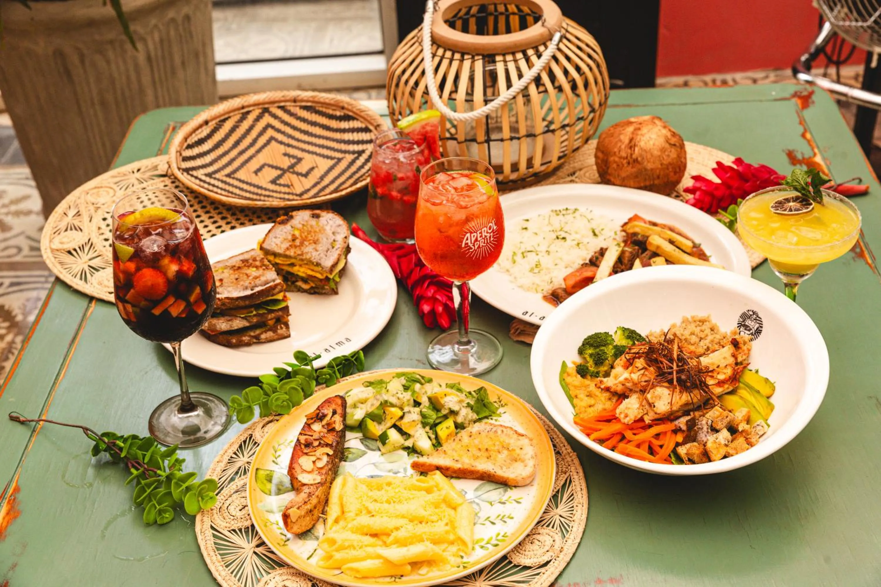 Restaurant/places to eat in Al Alma Apart-Suites