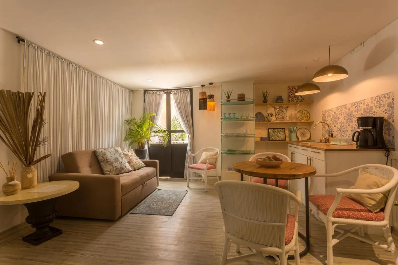 Kitchen or kitchenette in Al Alma Apart-Suites