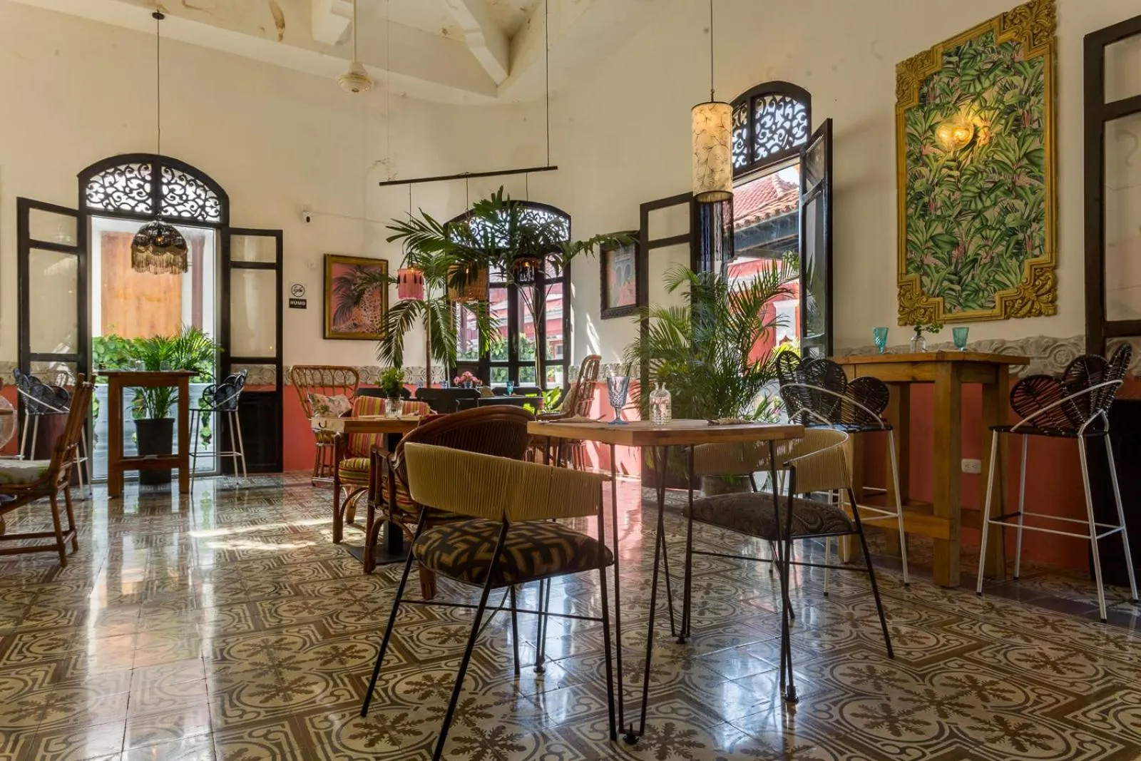 Restaurant/places to eat in Al Alma Apart-Suites