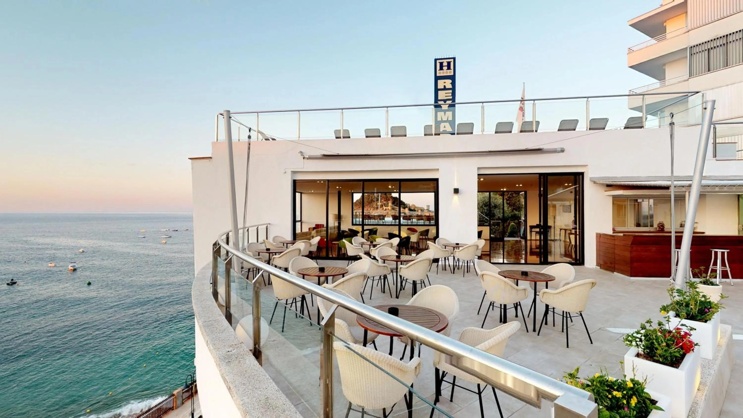 Patio in Gran Hotel Reymar 4 Sup