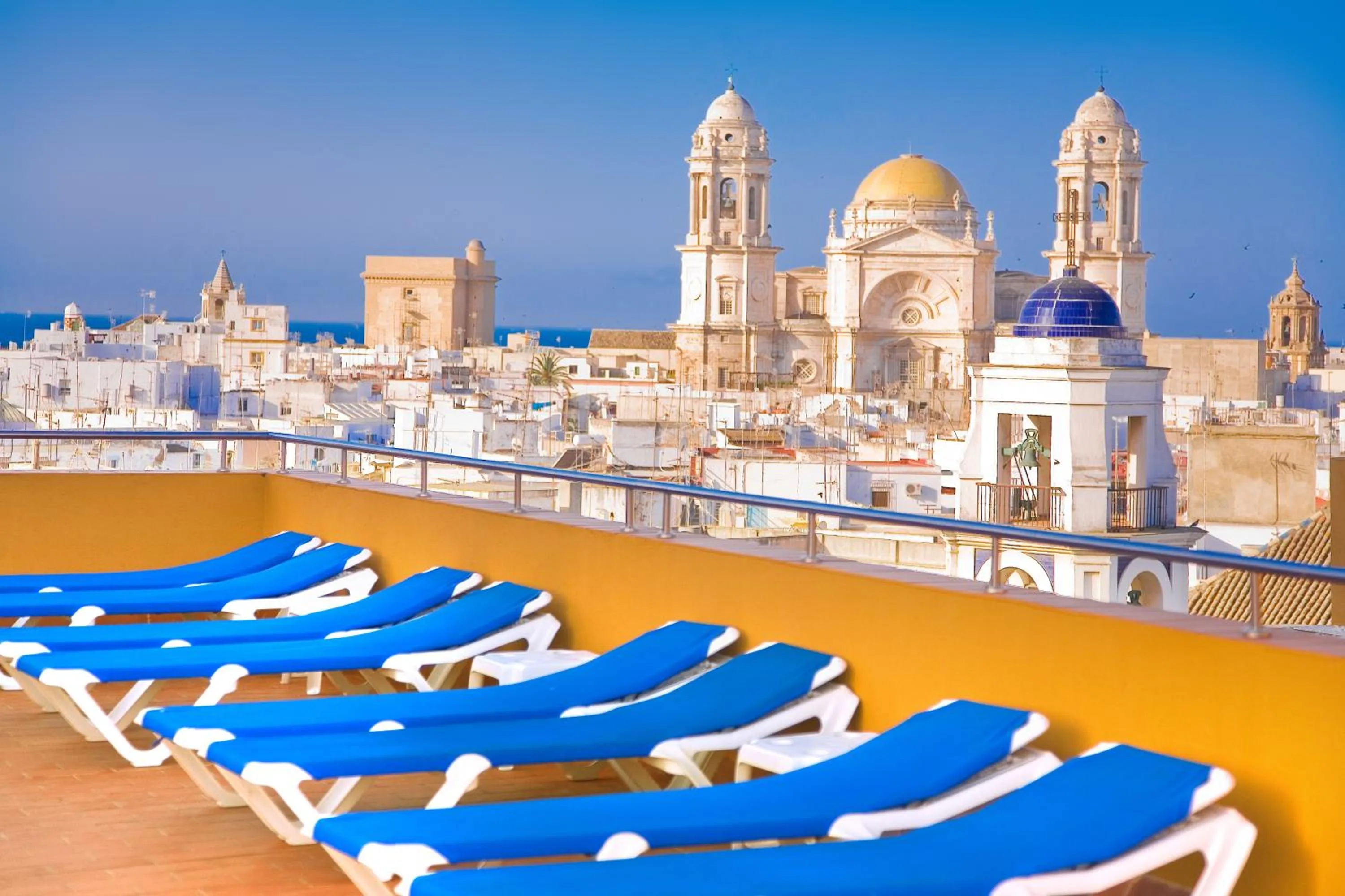 Pool view in Senator Cádiz