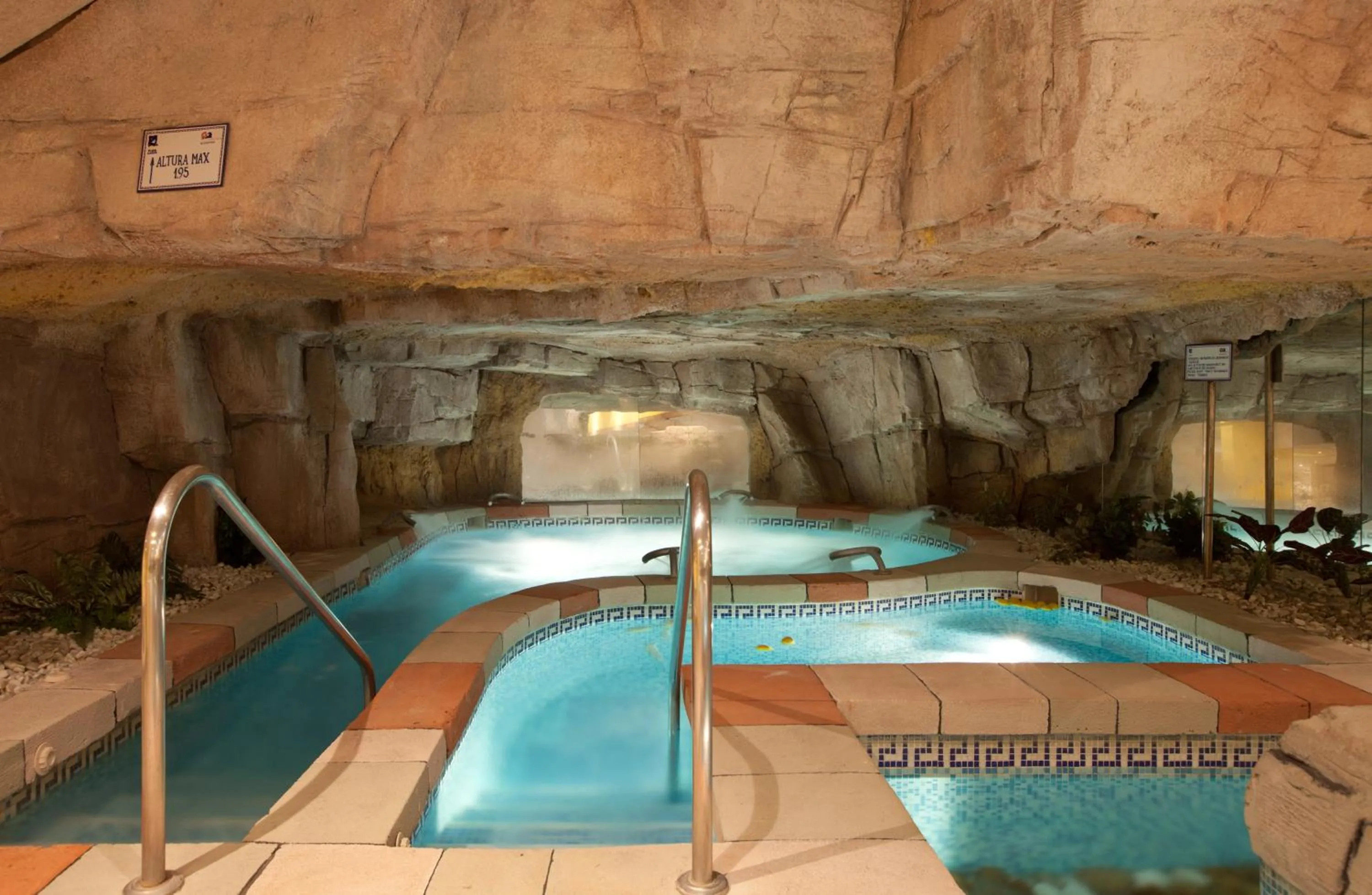 Hot Spring Bath in Senator Cádiz