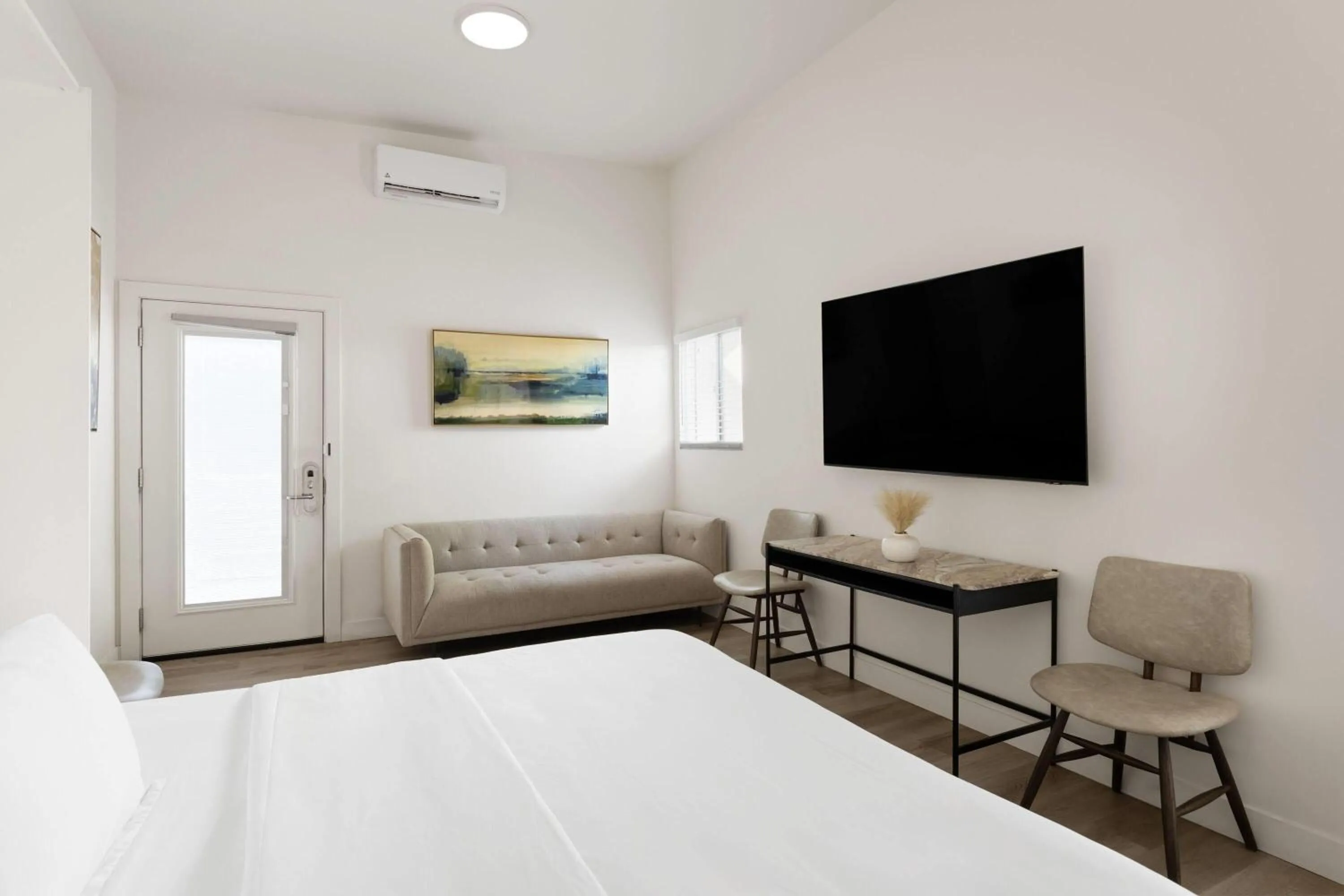 Photo of the whole room, Bed in Papago Scottsdale by Reside, Trademark Collection by Wyndham