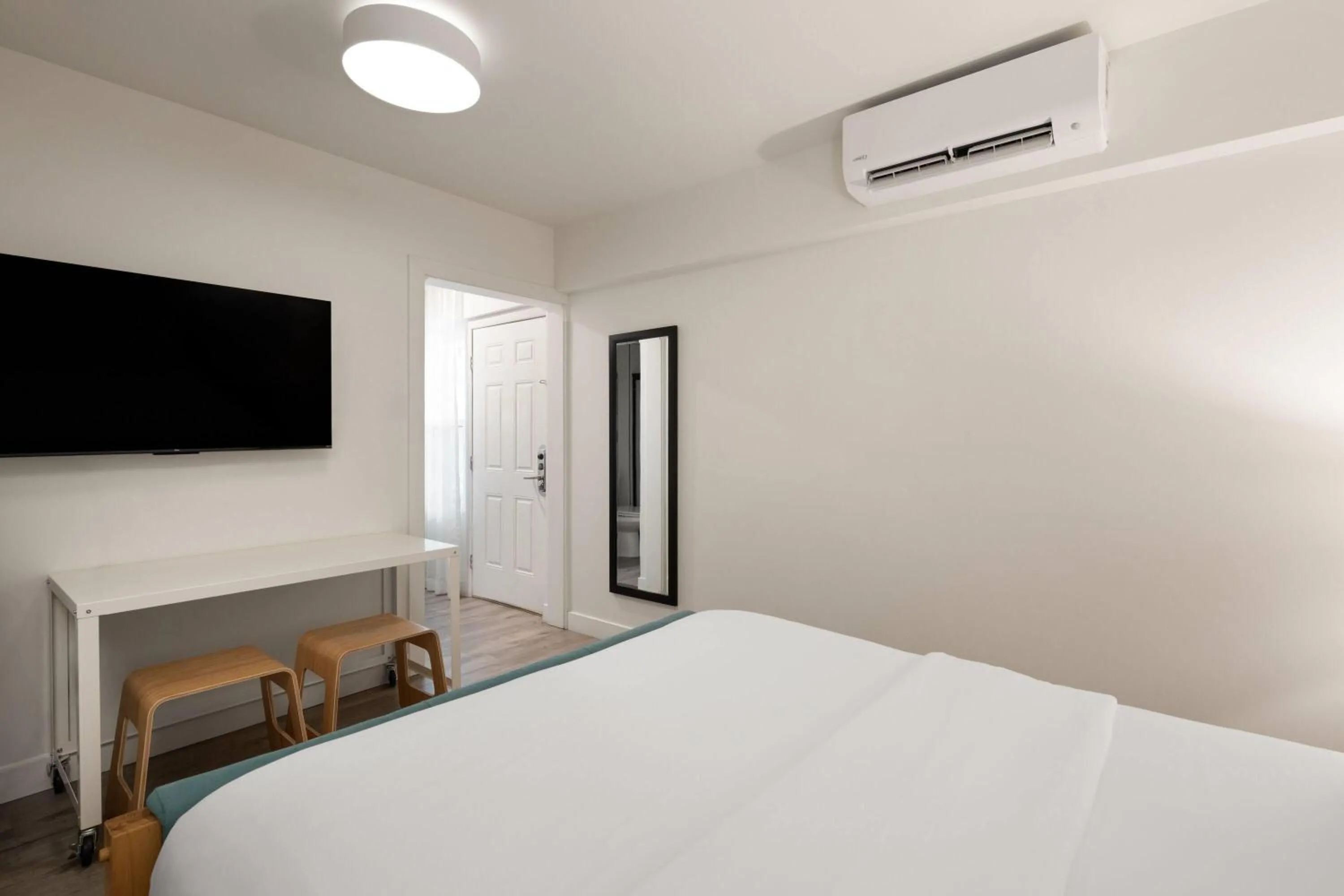 Photo of the whole room, Bed in Papago Scottsdale by Reside, Trademark Collection by Wyndham