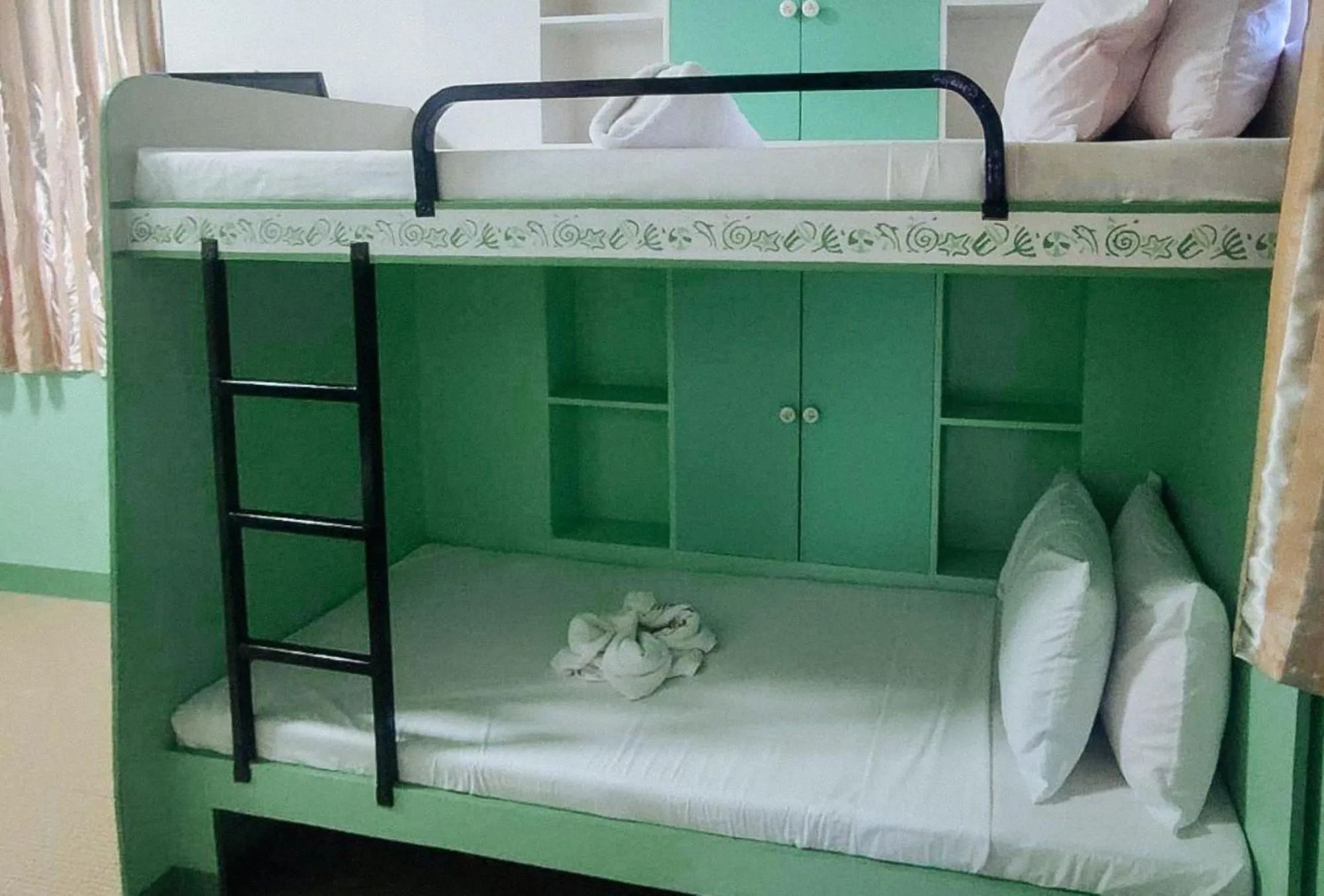 bunk bed, Bed in RedDoorz @ Isabelle Tourist Hotel Hinatuan