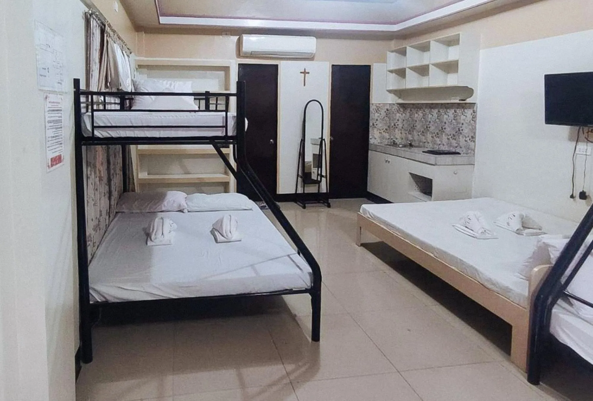 Bedroom, Bed in RedDoorz @ Isabelle Tourist Hotel Hinatuan