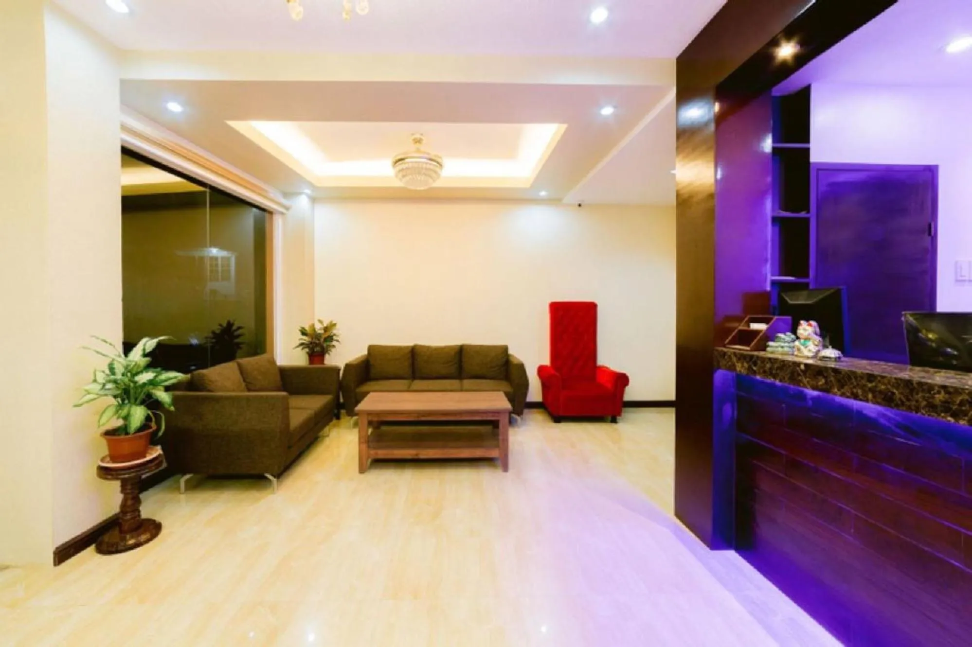 Seating area in RedDoorz @ Isabelle Tourist Hotel Hinatuan