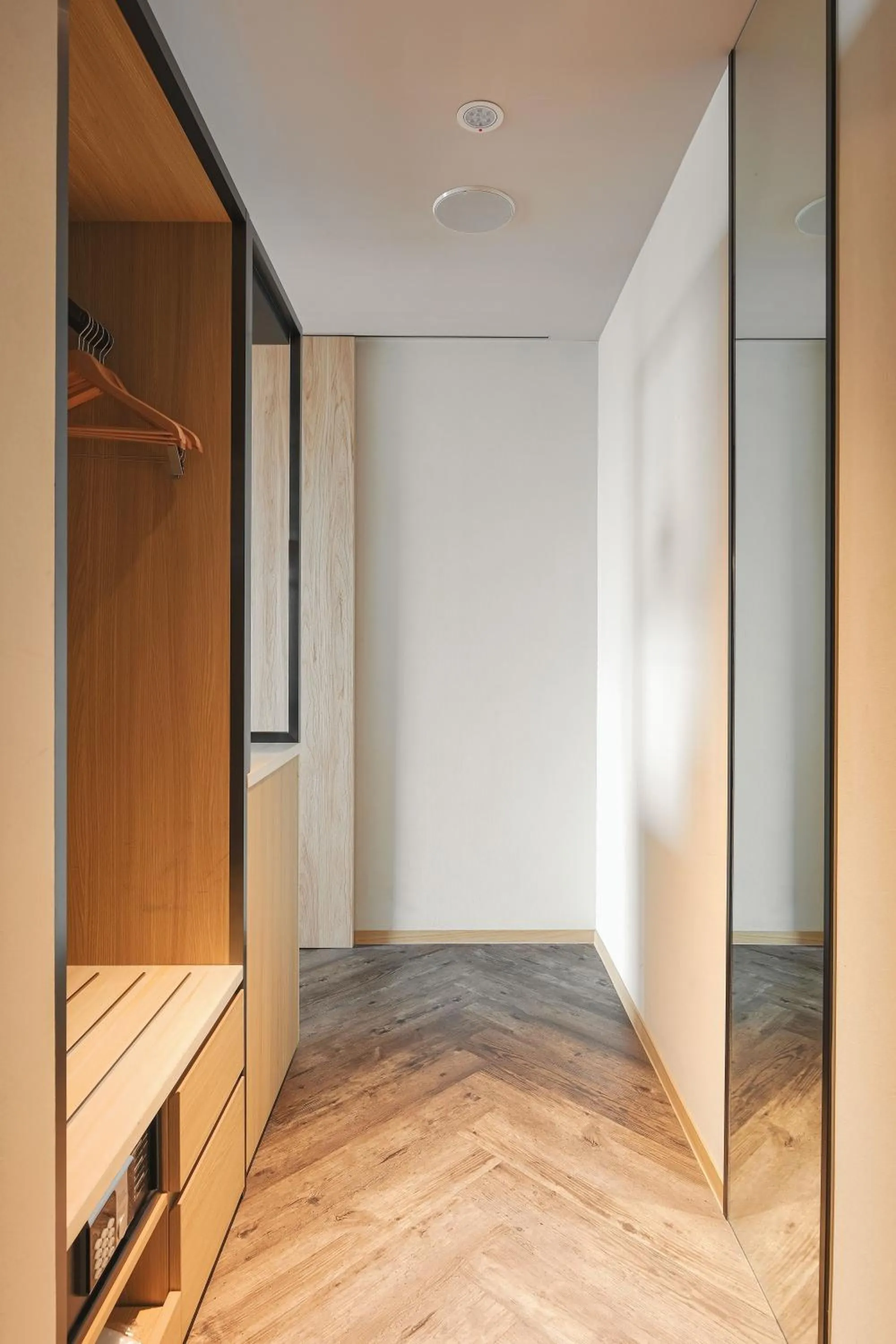 wardrobe in Solaria Nishitetsu Hotel Taipei Ximen