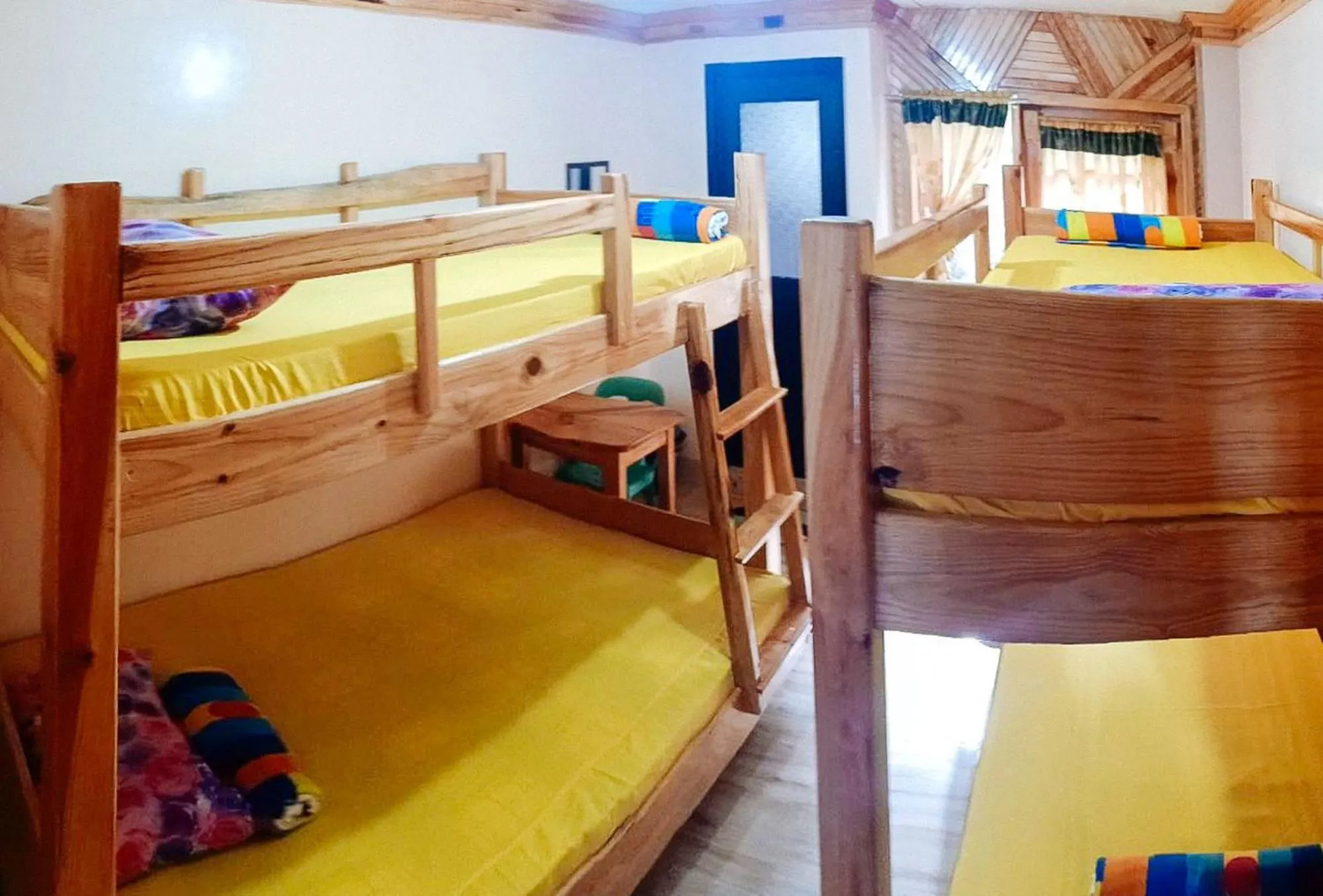 Photo of the whole room, Bed in Sagada Younganaut Lodge