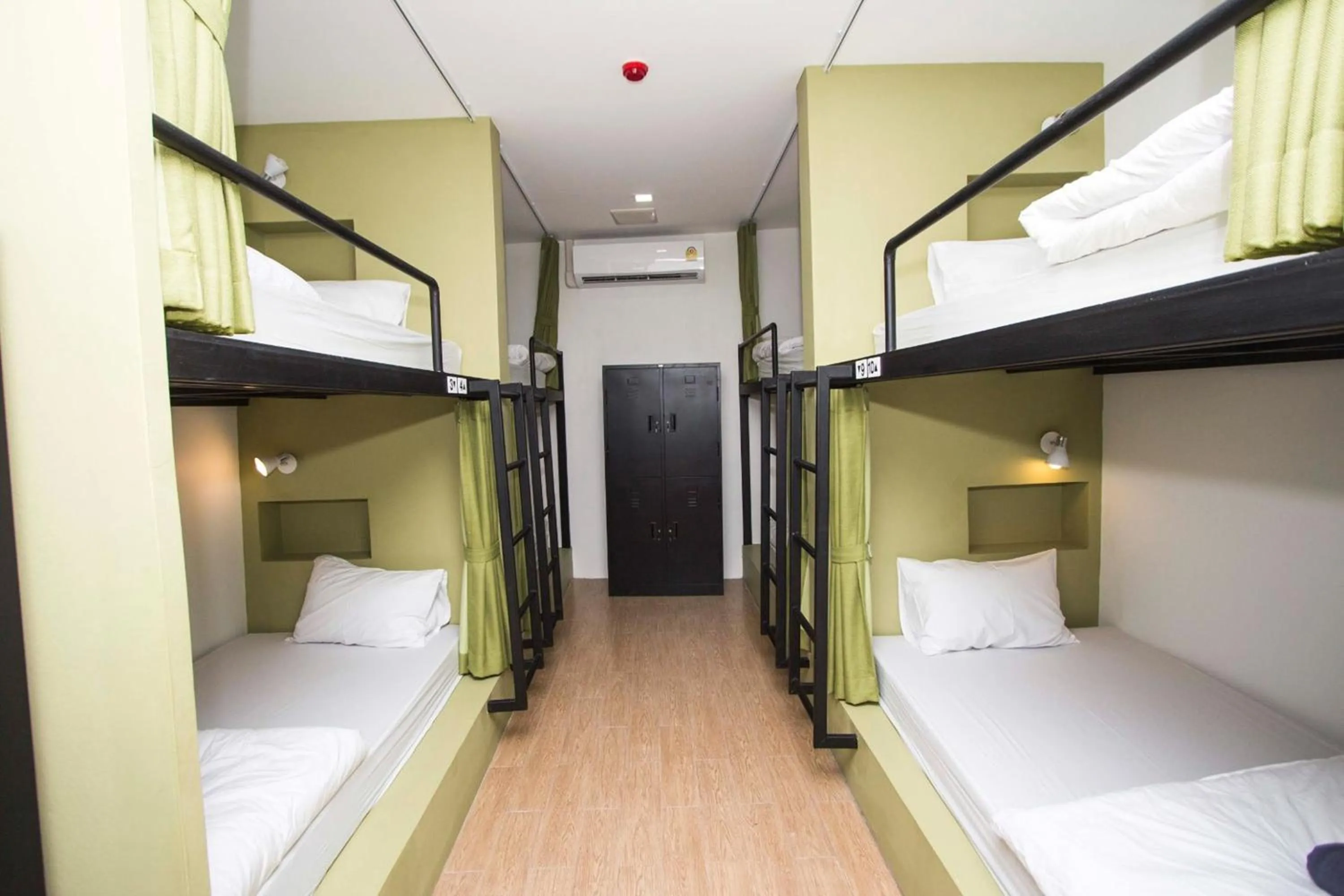 Photo of the whole room, Bed in All Day Bangkok