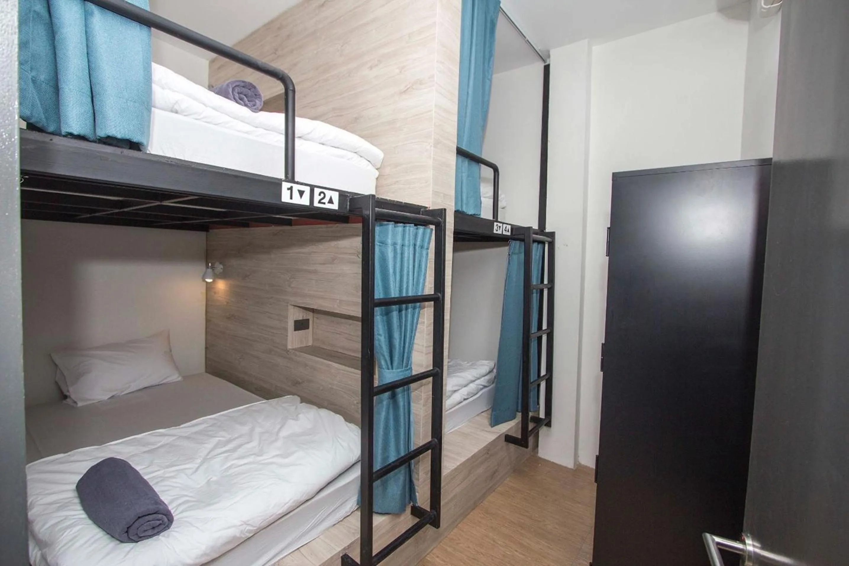 Photo of the whole room, Bed in All Day Bangkok