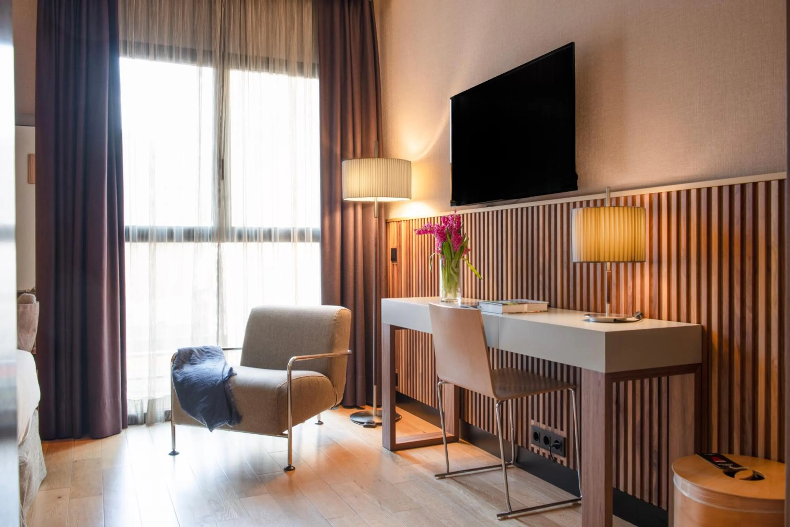 TV and multimedia in Hotel Villa Emilia