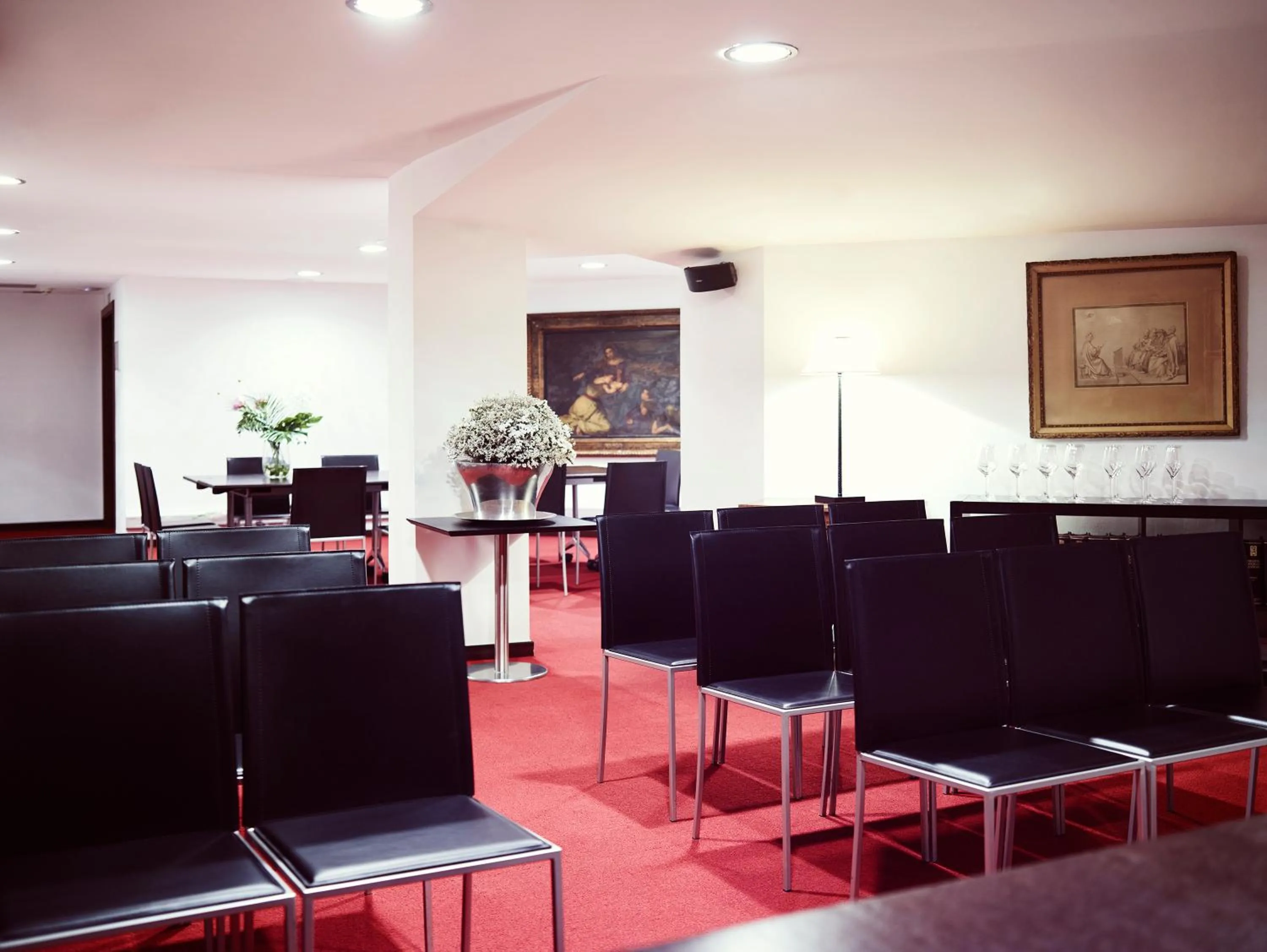 Business facilities in Hotel Villa Emilia